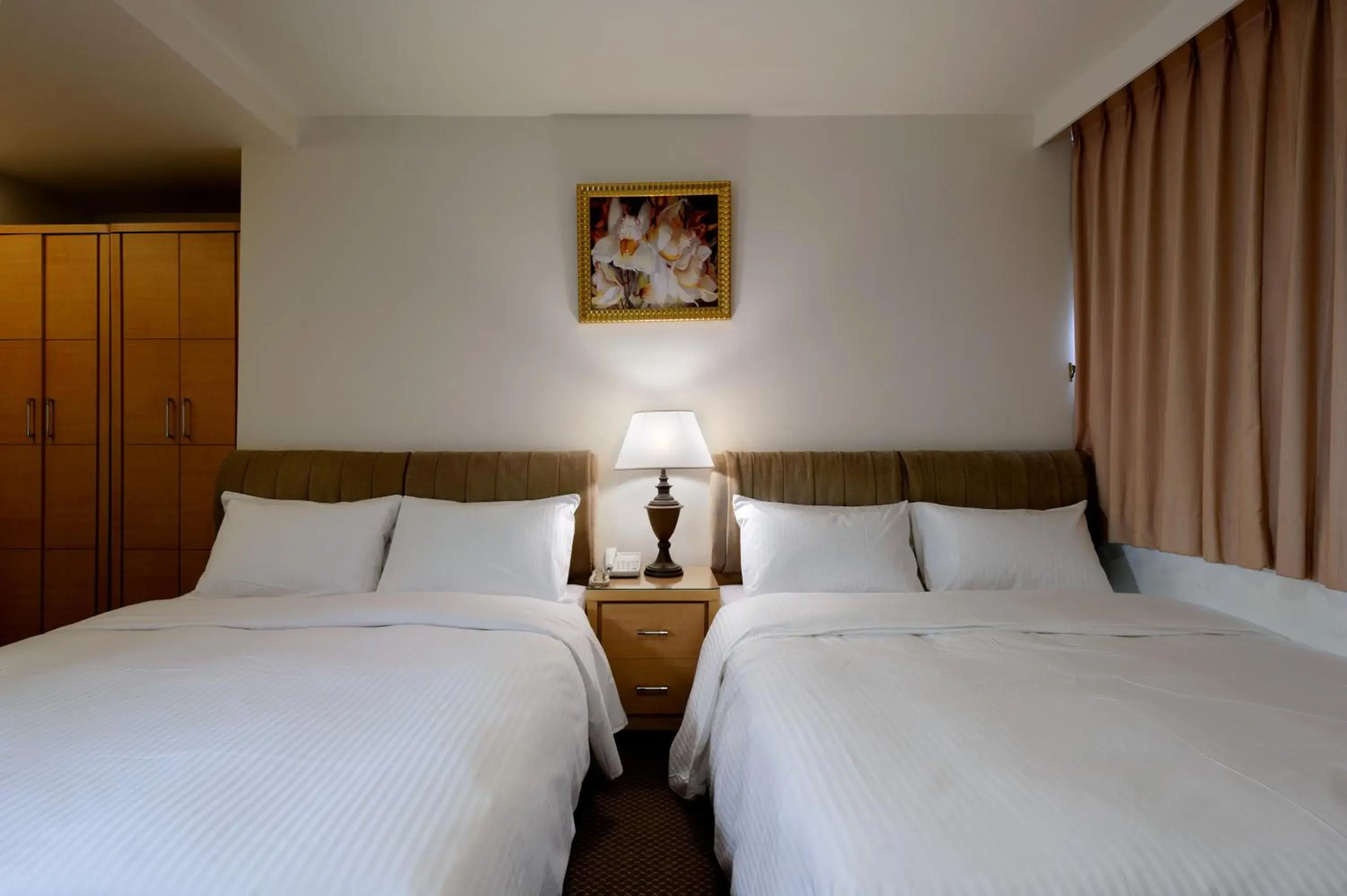 Photo of the whole room, Bed in Neijiang Hotel