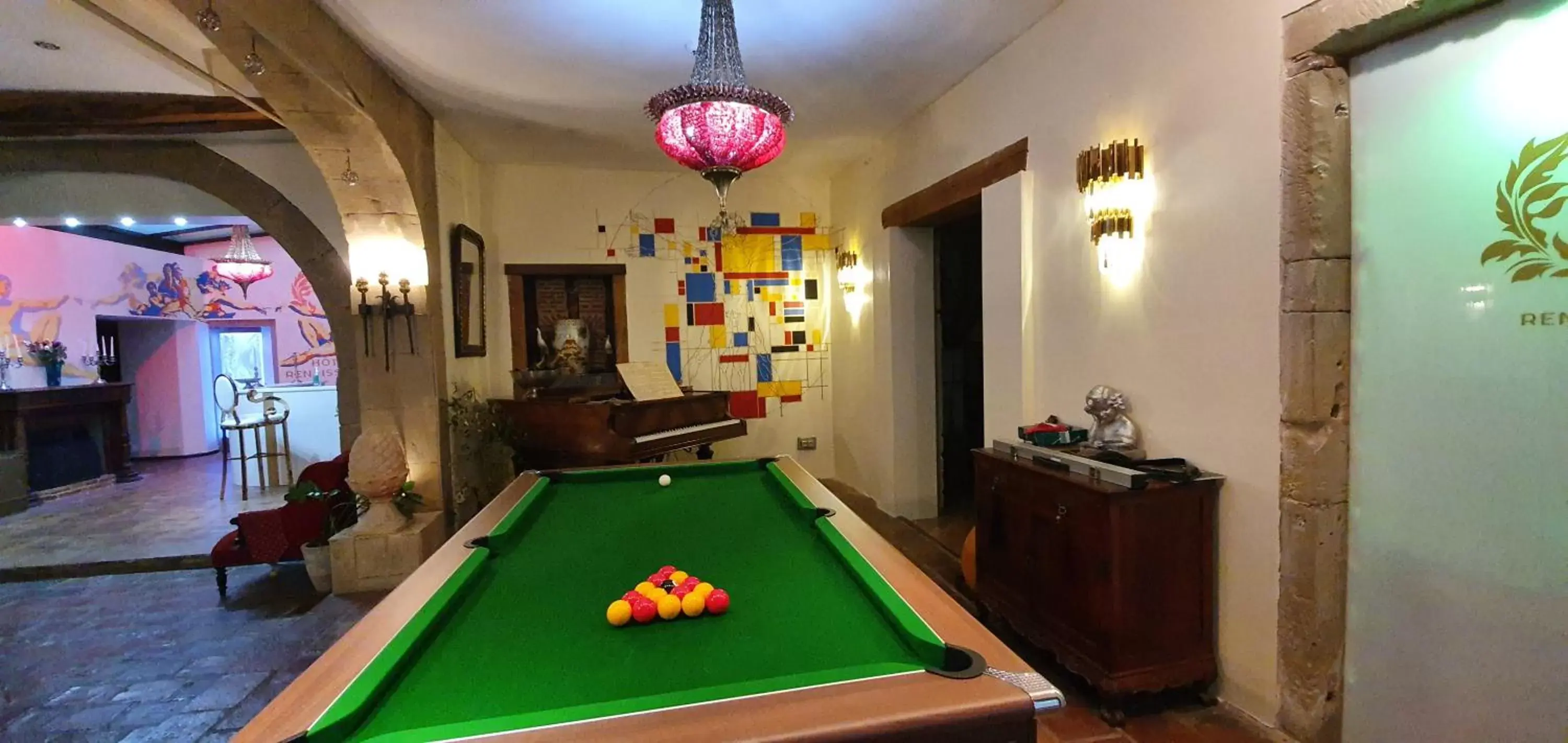 Billiard, Billiards in Hôtel Renaissance