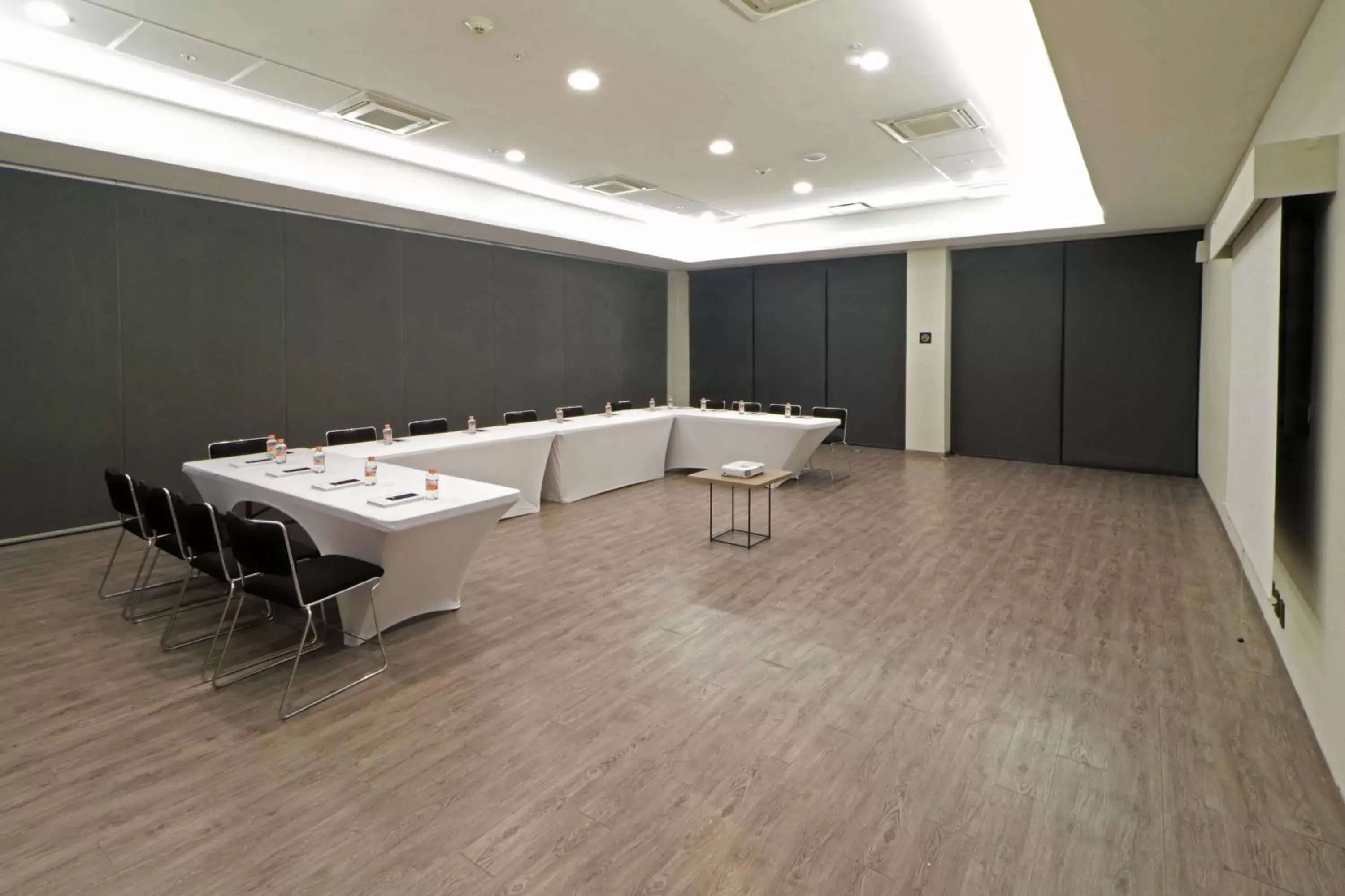 Meeting/conference room in City Express Plus by Marriott Monterrey Galerías