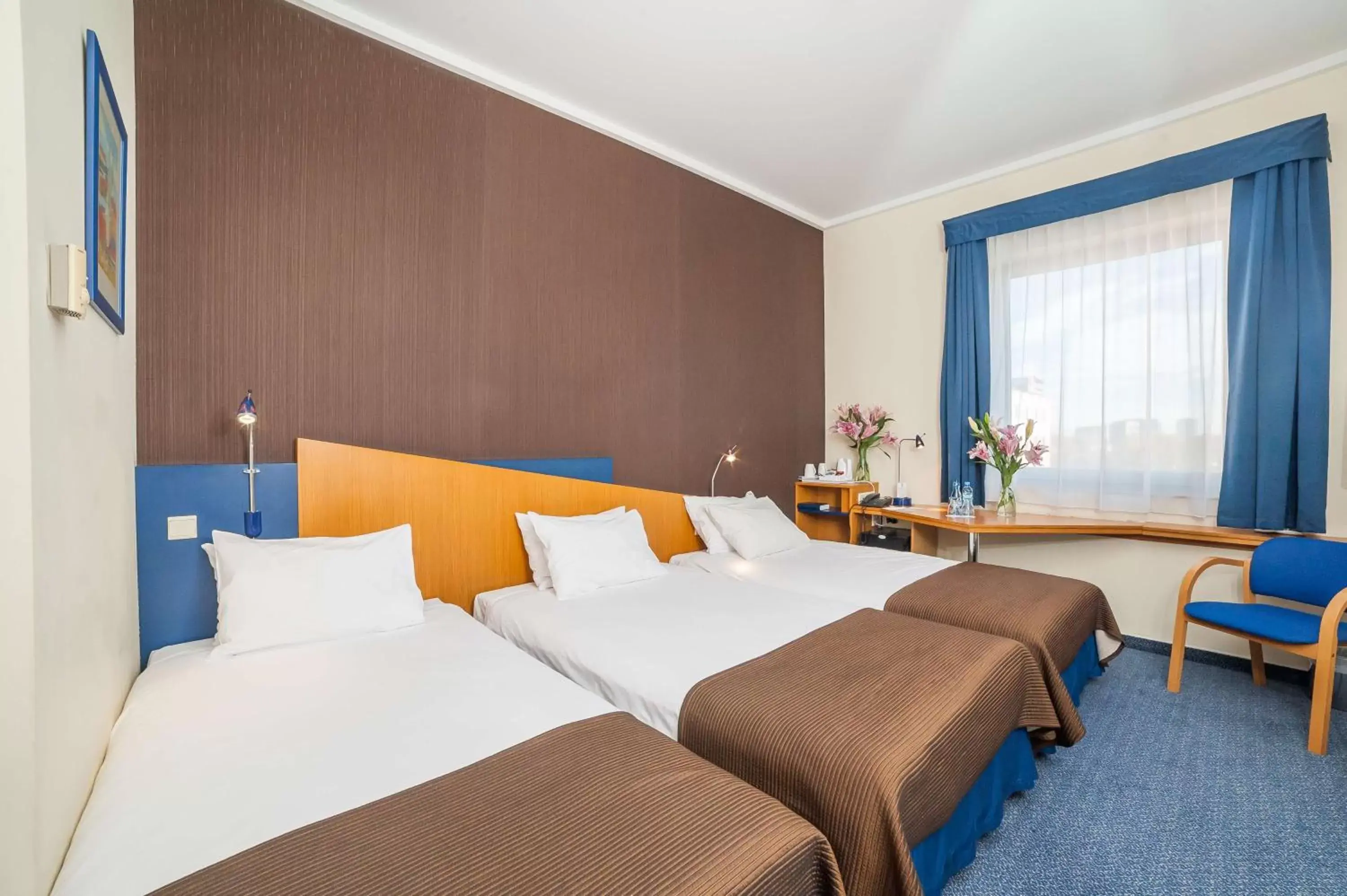 Photo of the whole room, Bed in Express Kraków Hotel