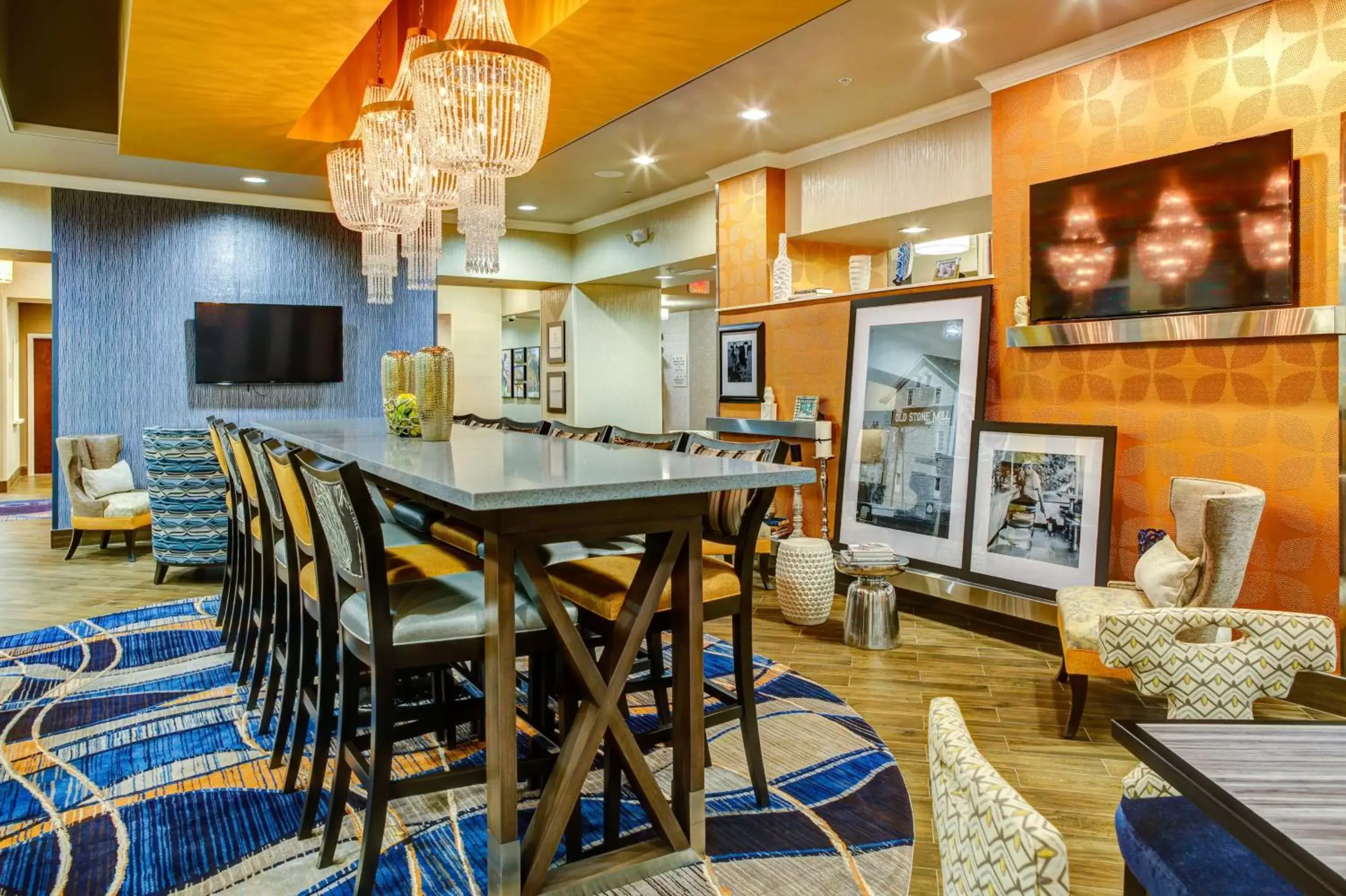 Dining area in Hampton Inn and Suites Columbus, MS