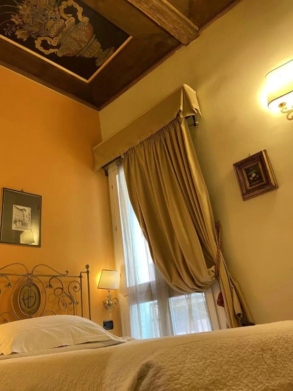 Bedroom, Bed in Albergo delle Drapperie