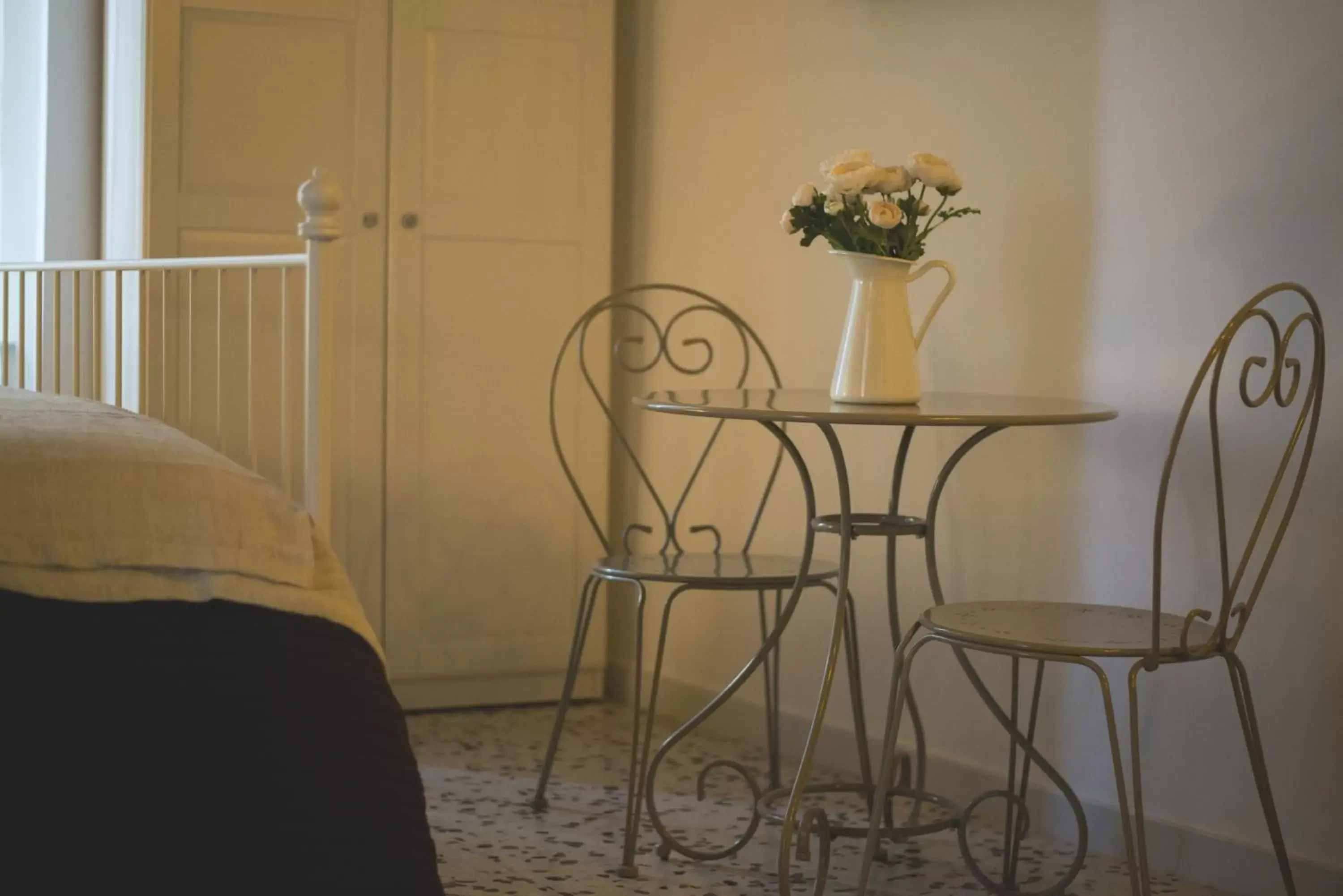 Decorative detail, Bed in Elegant B&B - Il Vicolo storico Decorative detail, Bed in Elegant B&B - Il Vicolo storico