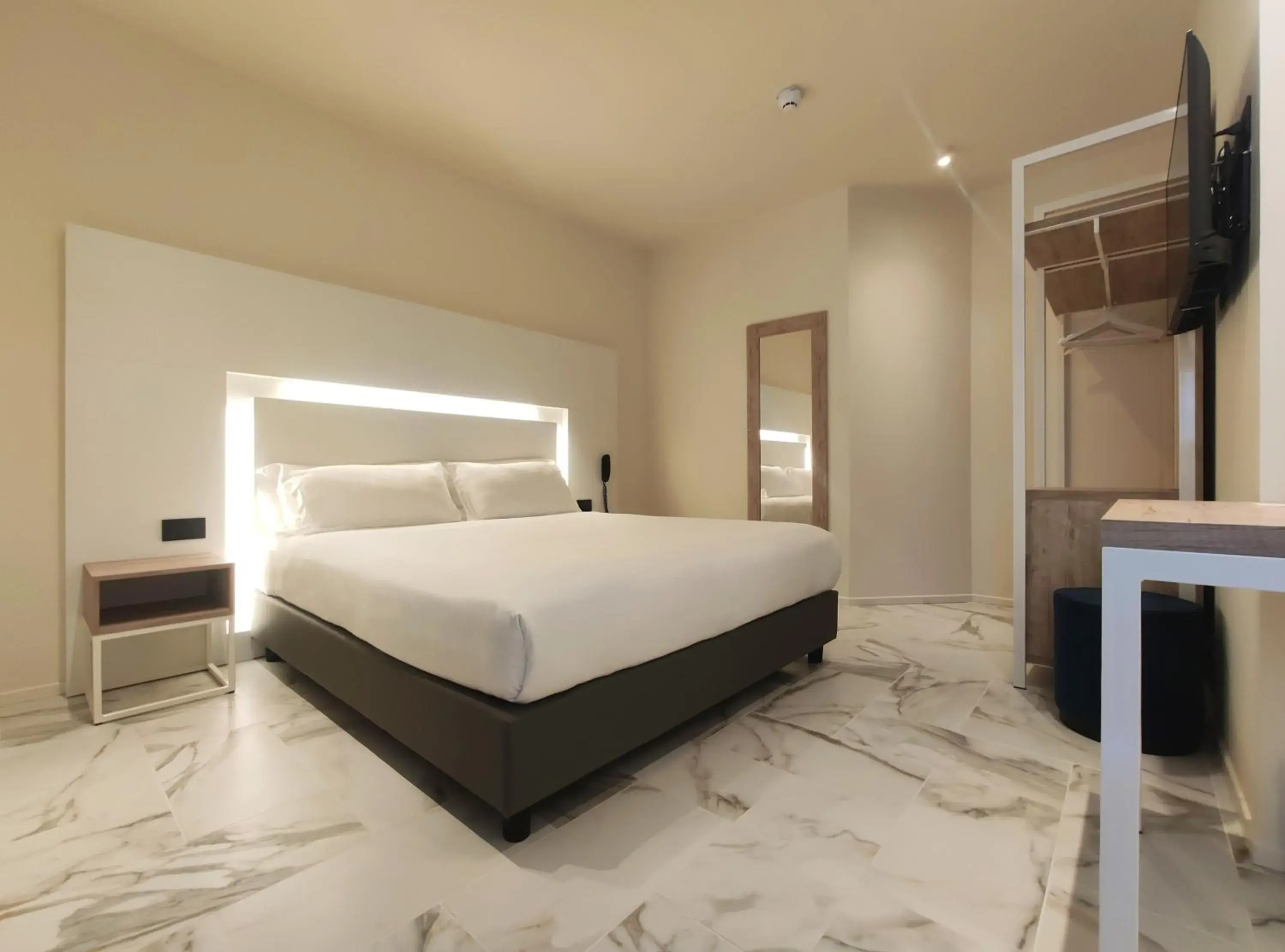 Bedroom, Bed in Life Hotel