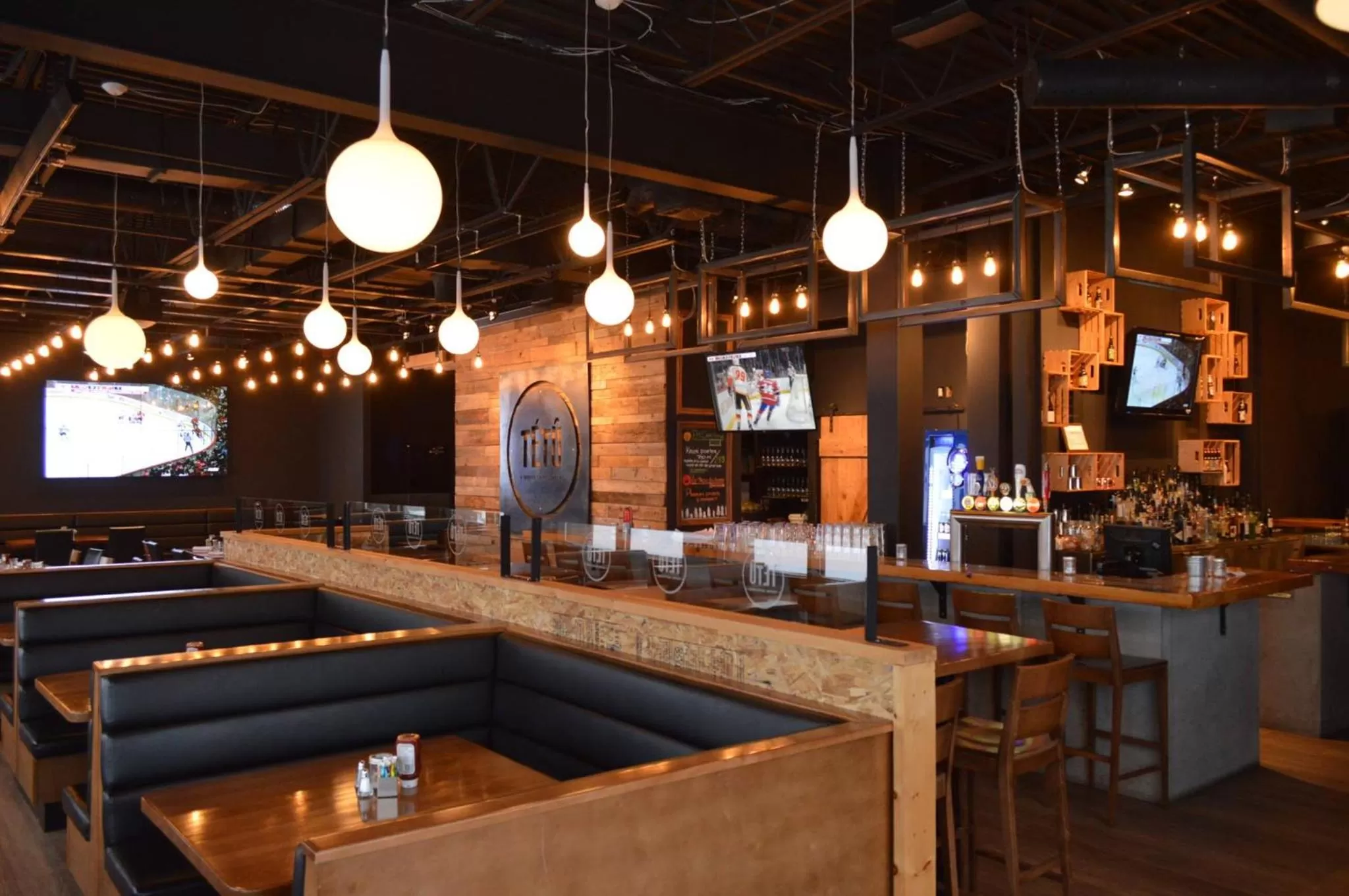 Restaurant/places to eat in Hôtel Baker