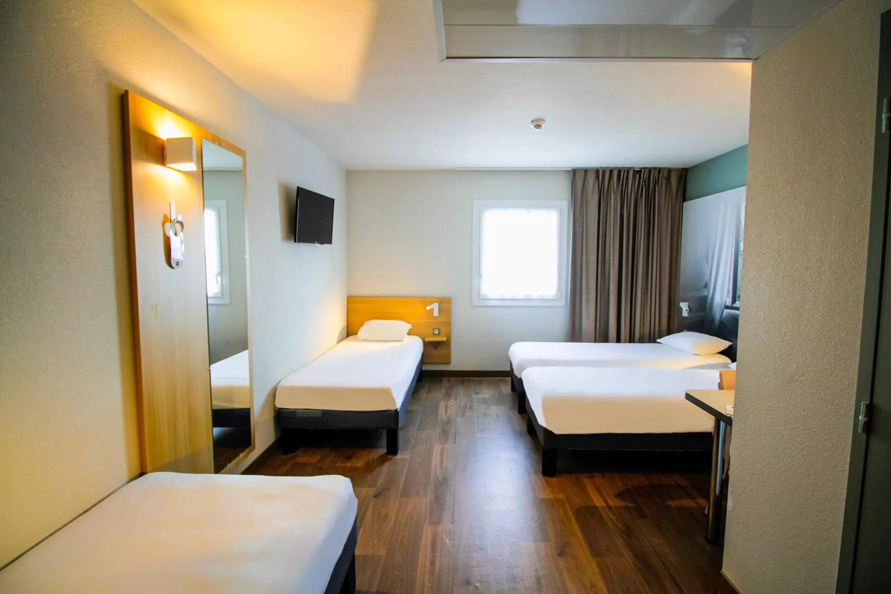 Bedroom, Bed in B&B HOTEL Valence TGV Romans