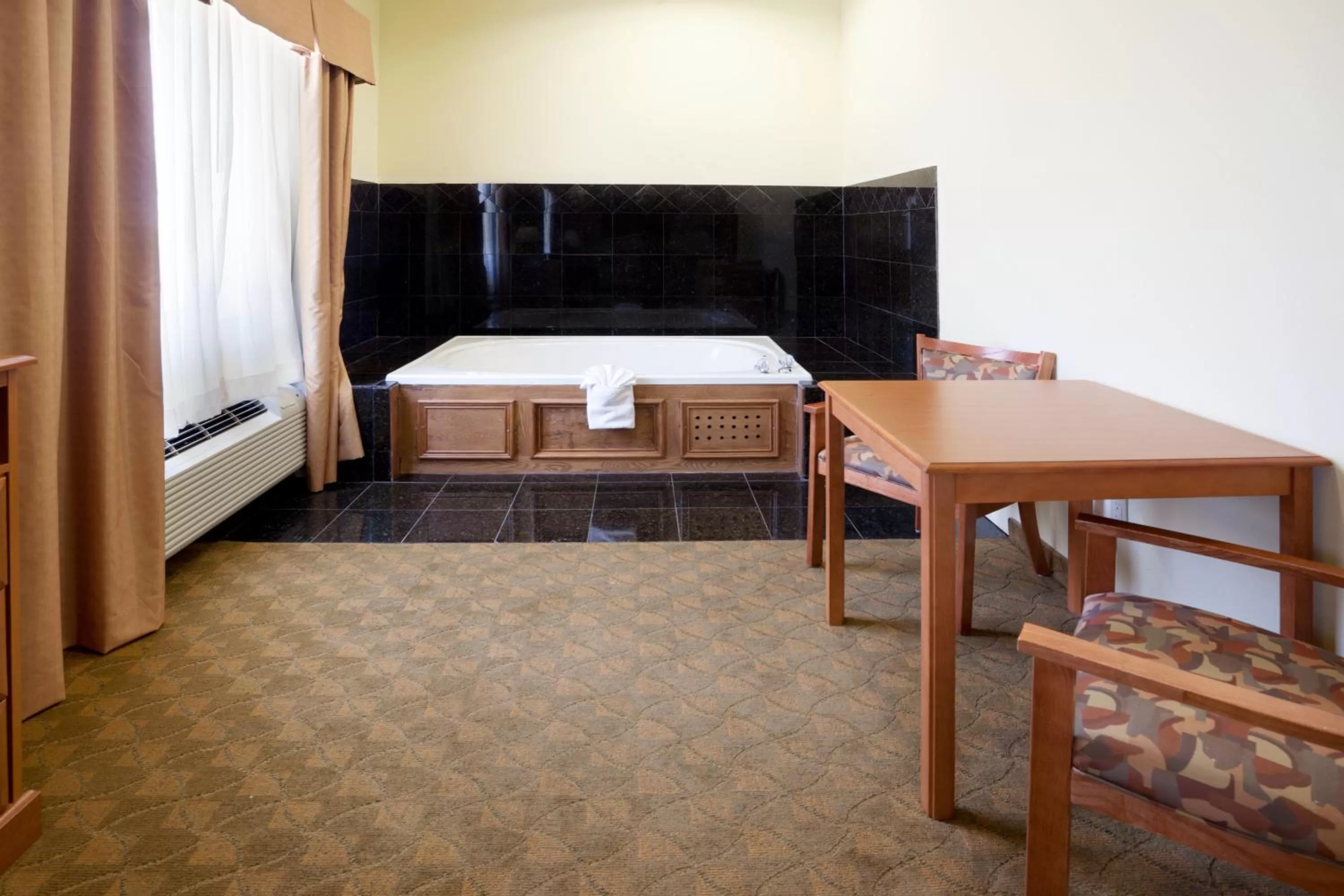 Photo of the whole room, Bed in Holiday Inn Express Hotel & Suites Zapata by IHG