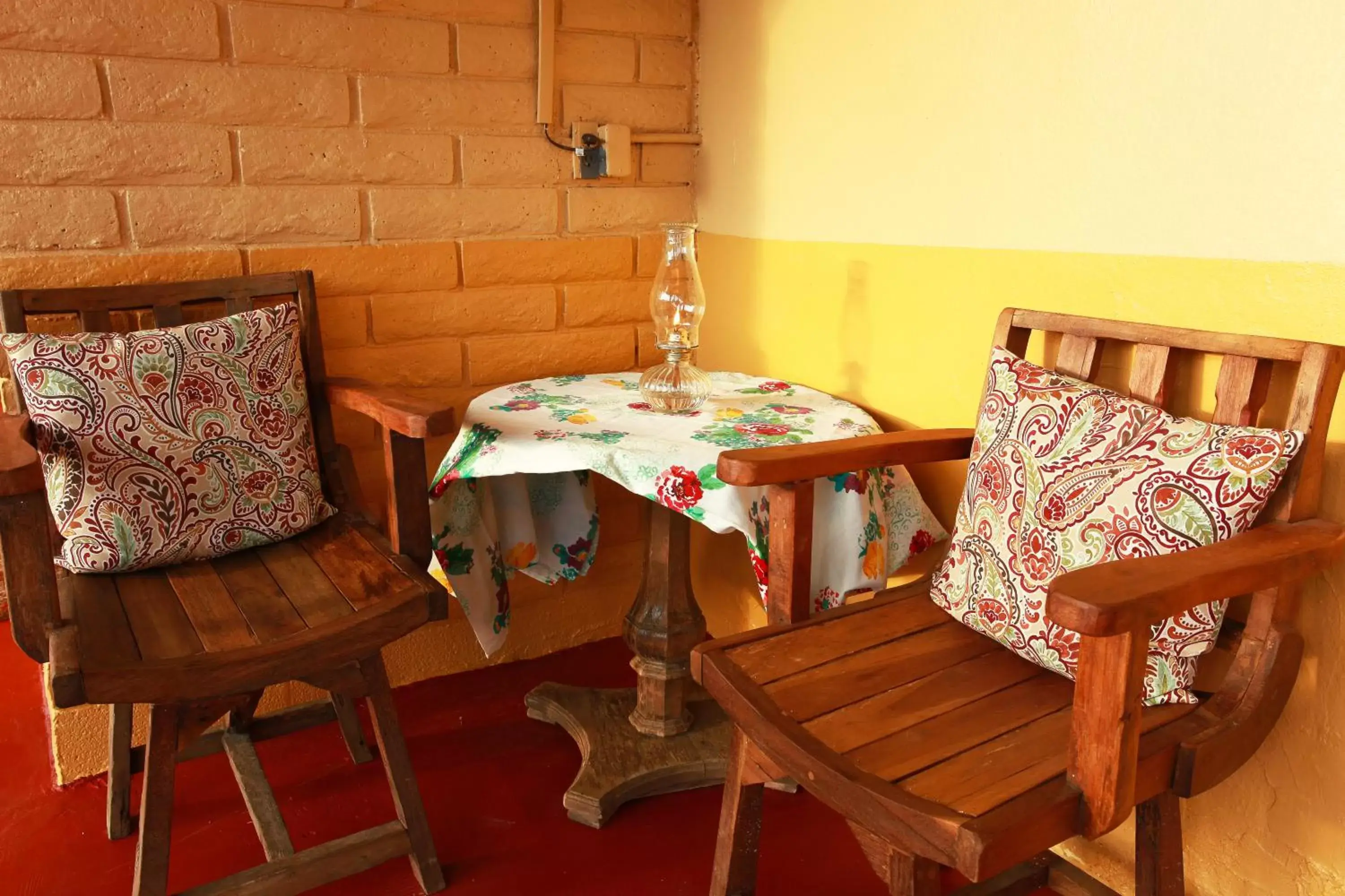 Patio, Dining Area in Brad's Desert Inn