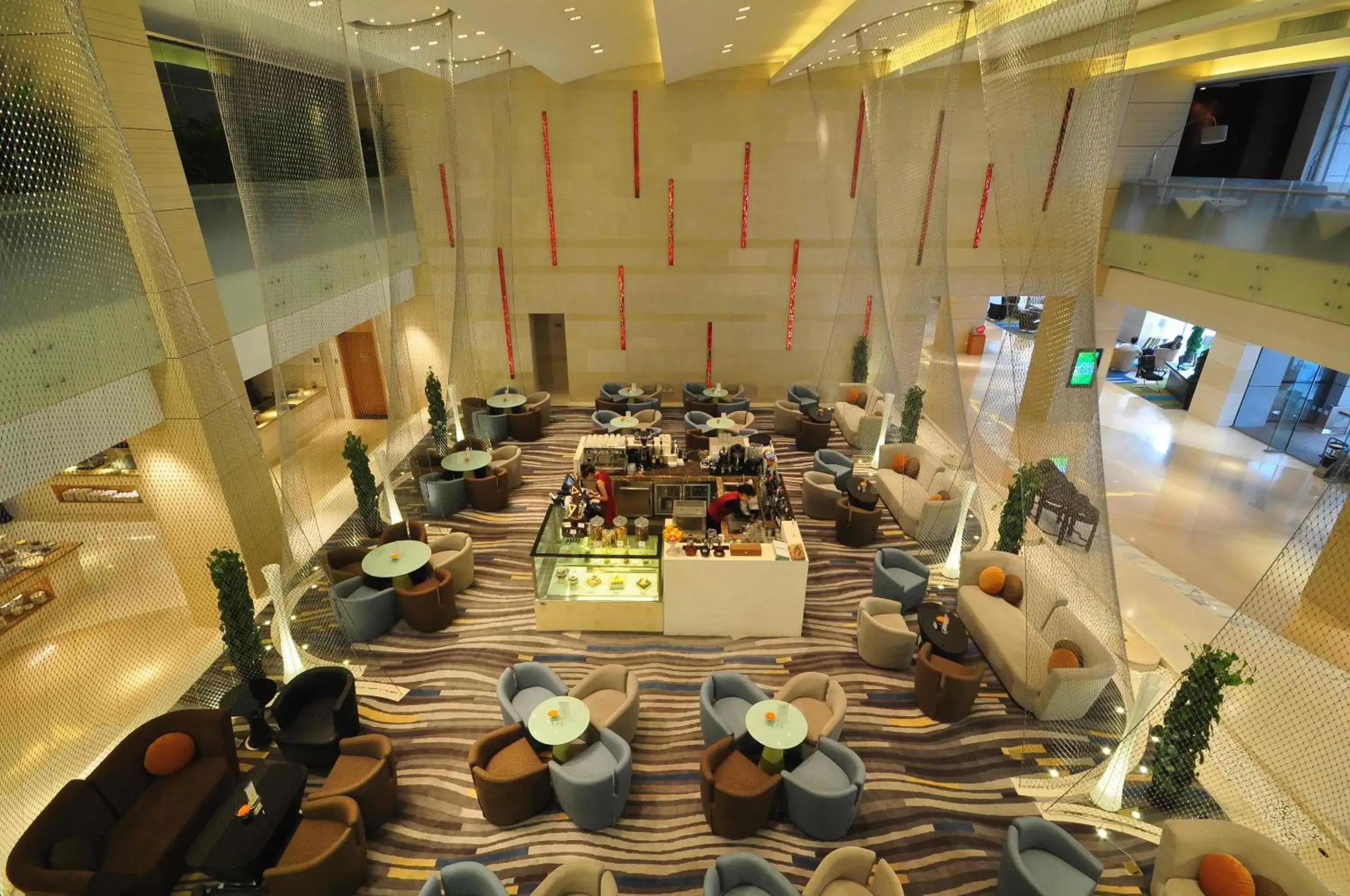 Lounge or bar, Restaurant/Places to Eat in Holiday Inn Qingdao City Center, an IHG Hotel - Shopping MALL