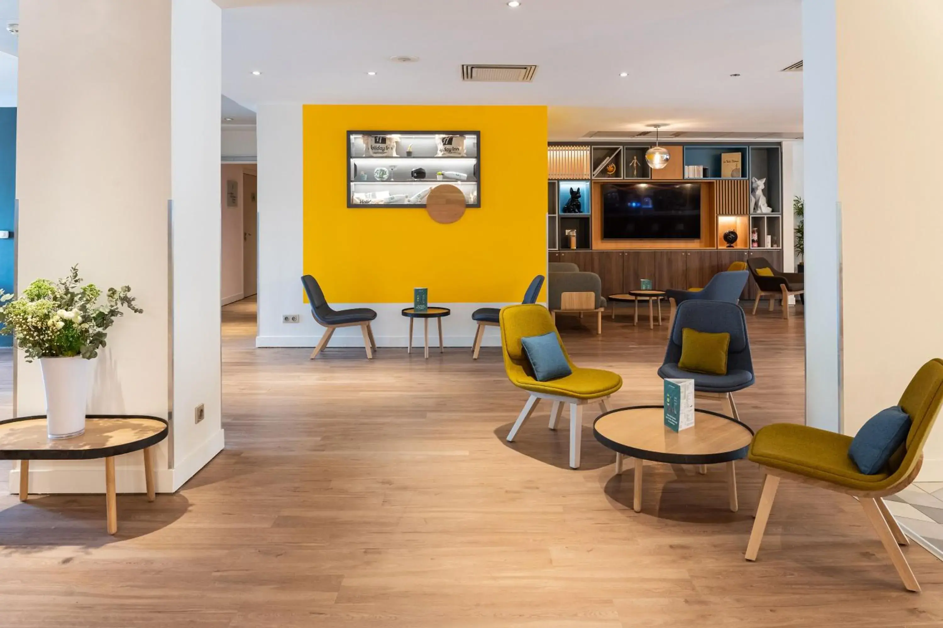 Lobby or reception in Holiday Inn Lyon Vaise by IHG Lobby or reception in Holiday Inn Lyon Vaise by IHG
