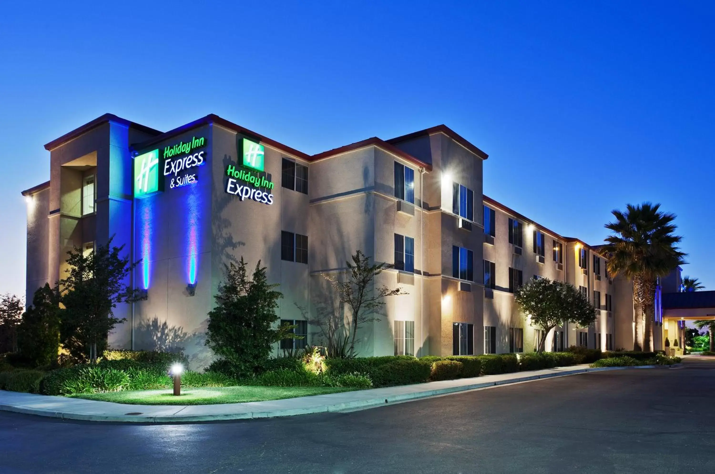 Property Building in Holiday Inn Express & Suites Tracy, an IHG Hotel