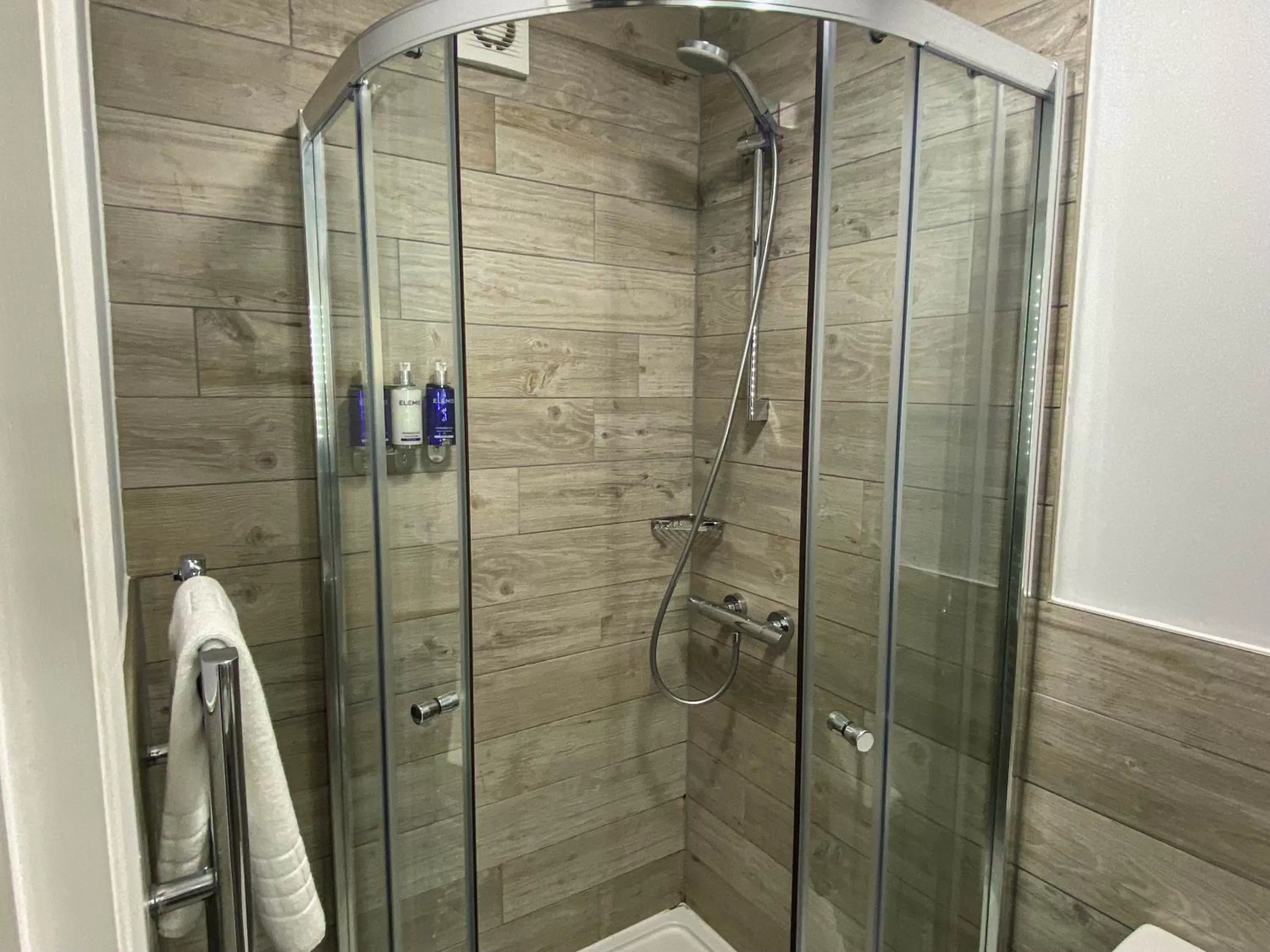 Bathroom in Belmont Llandudno