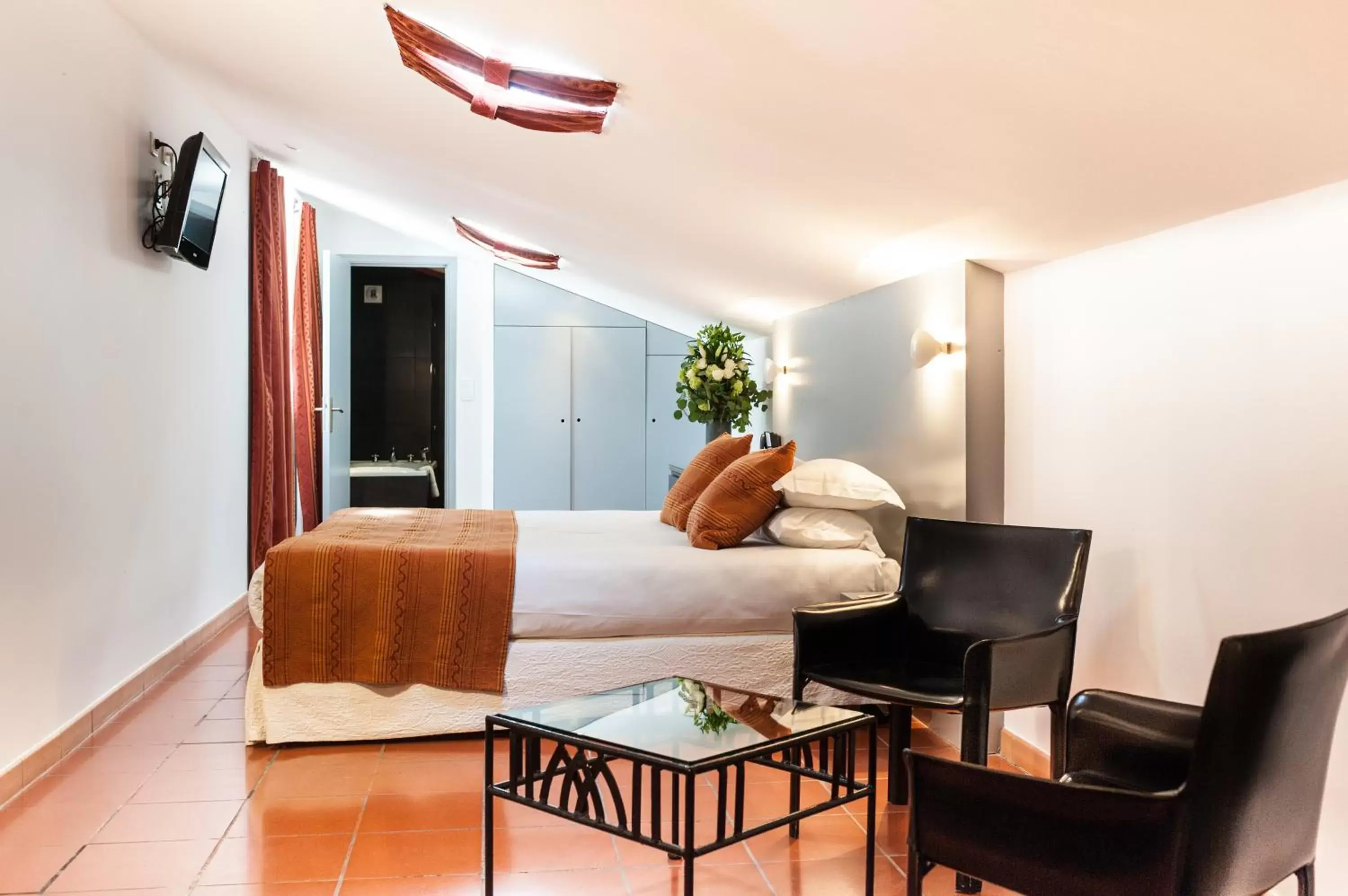 Bedroom, Seating Area in Hôtel Cloitre Saint Louis Avignon