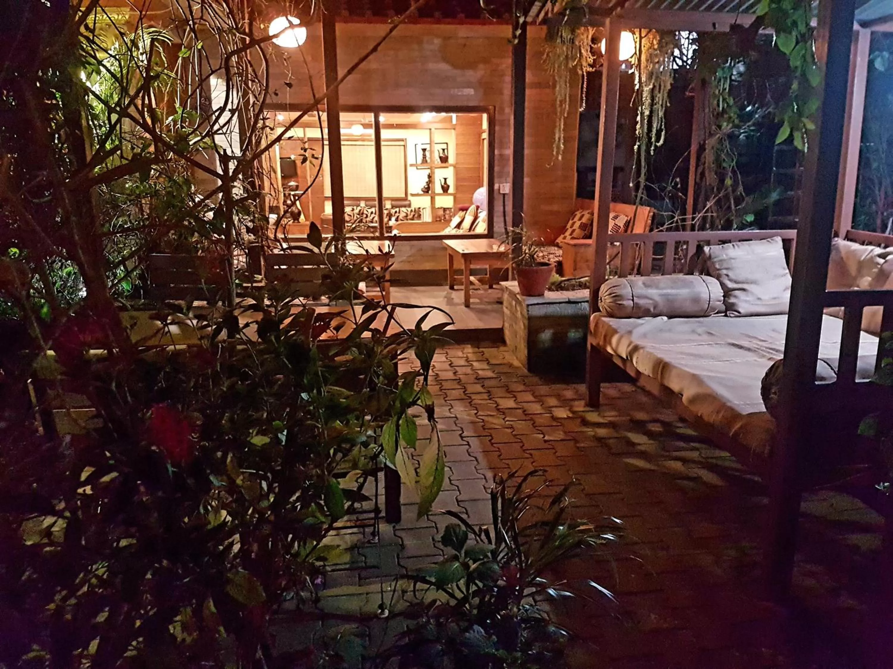 Garden in Hotel Middle Path & Spa