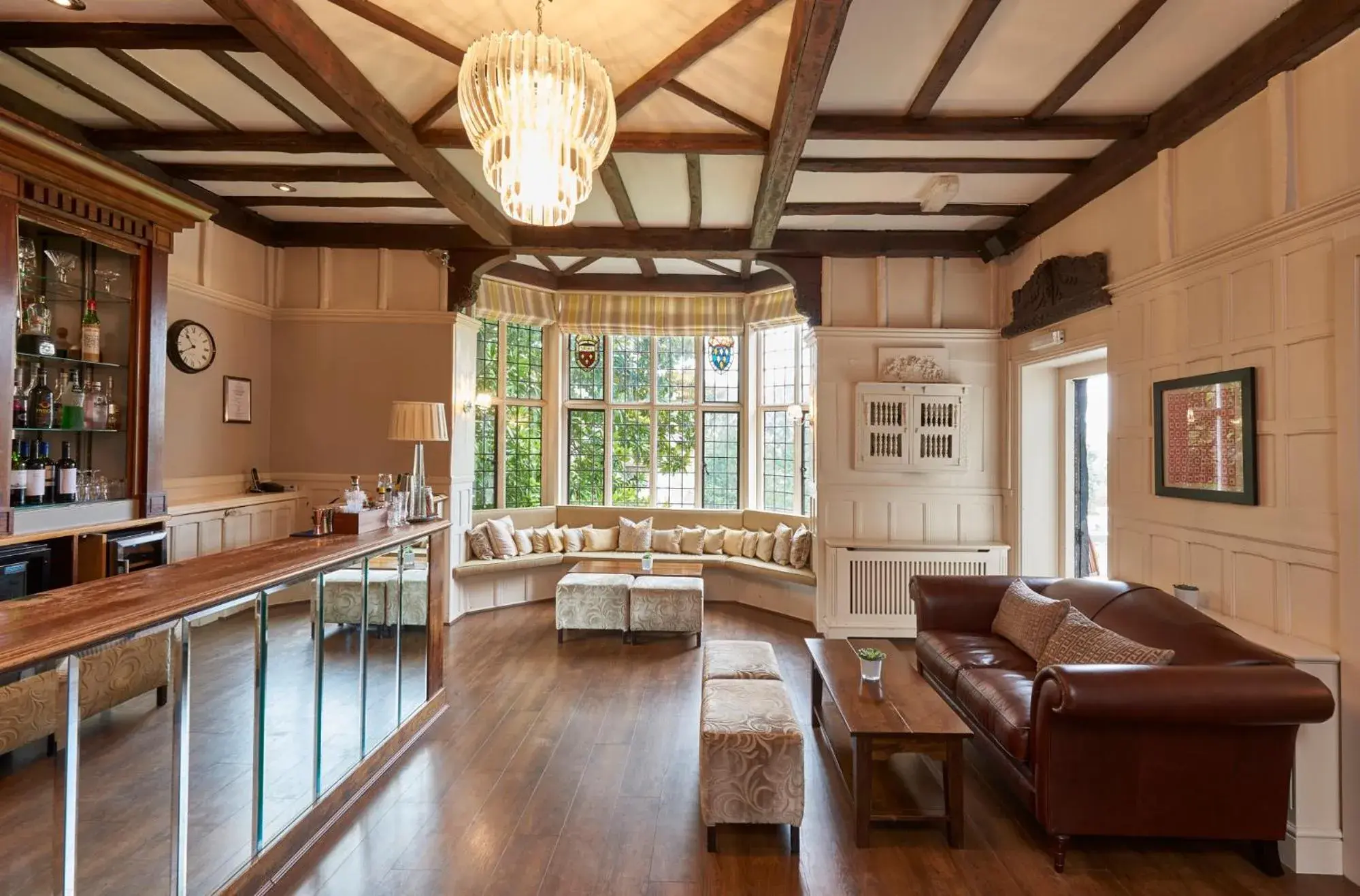 Lounge or bar in The Manor Elstree Lounge or bar in The Manor Elstree