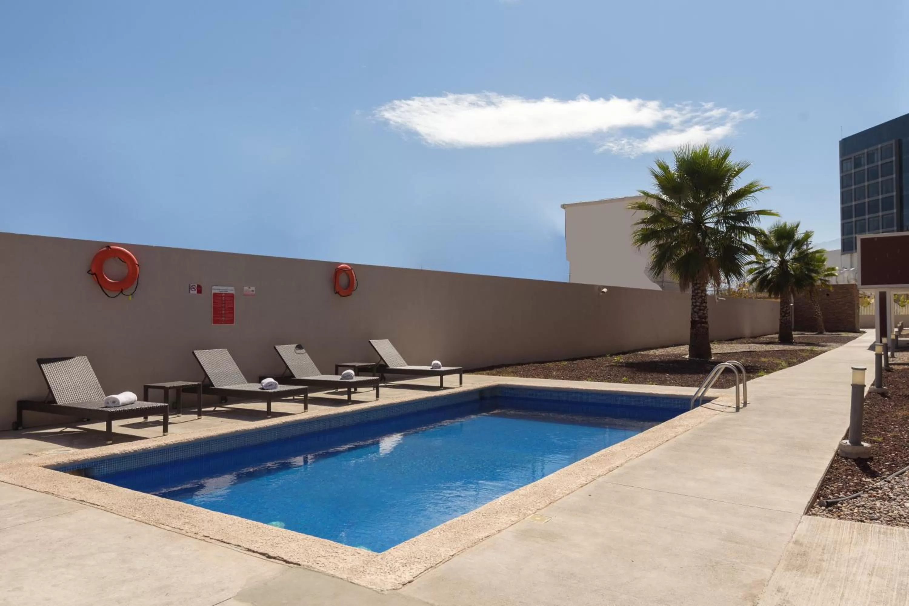 Pool view in Extended Suites Saltillo Galerías