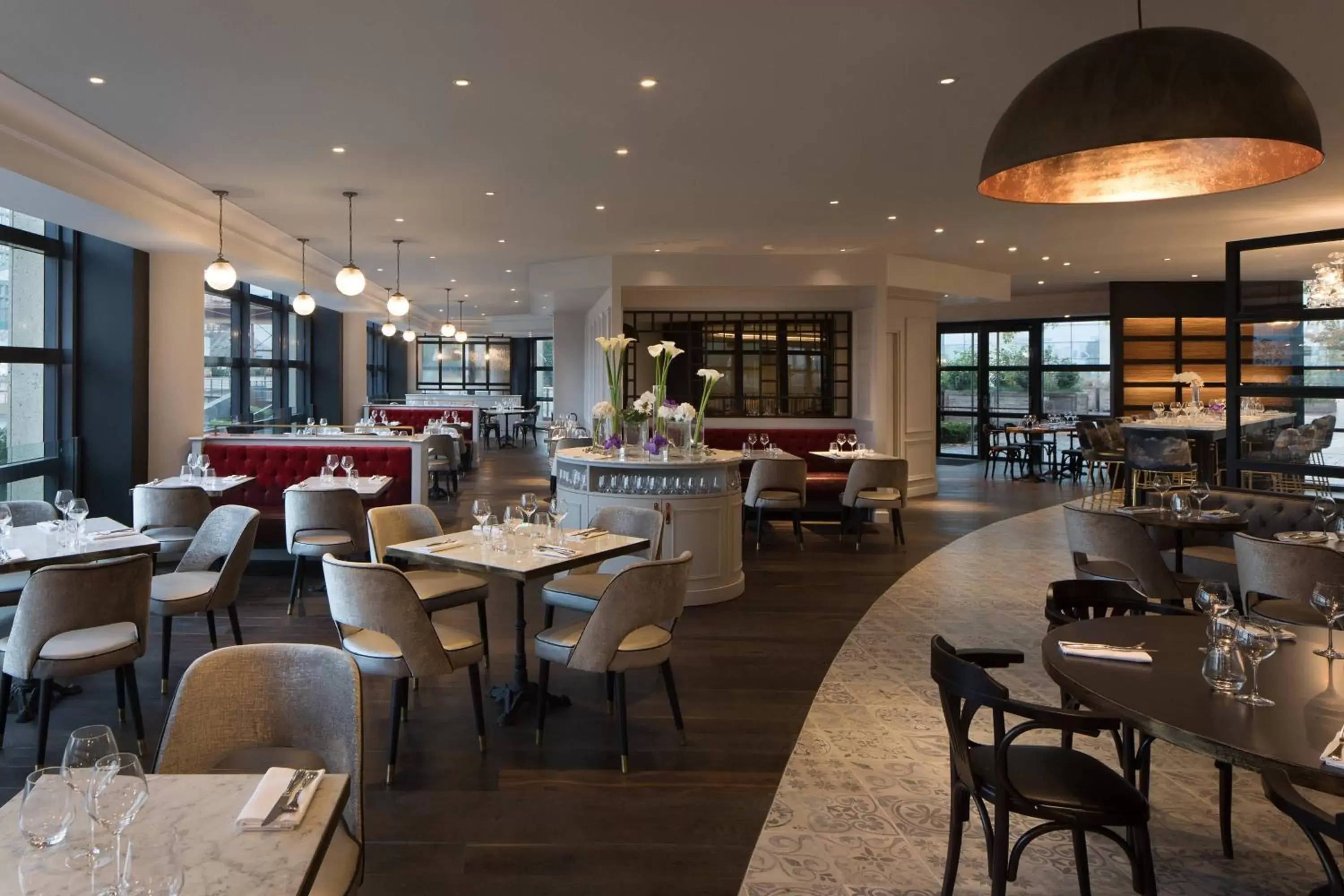Restaurant/Places to Eat in Renaissance Paris La Defense Hotel