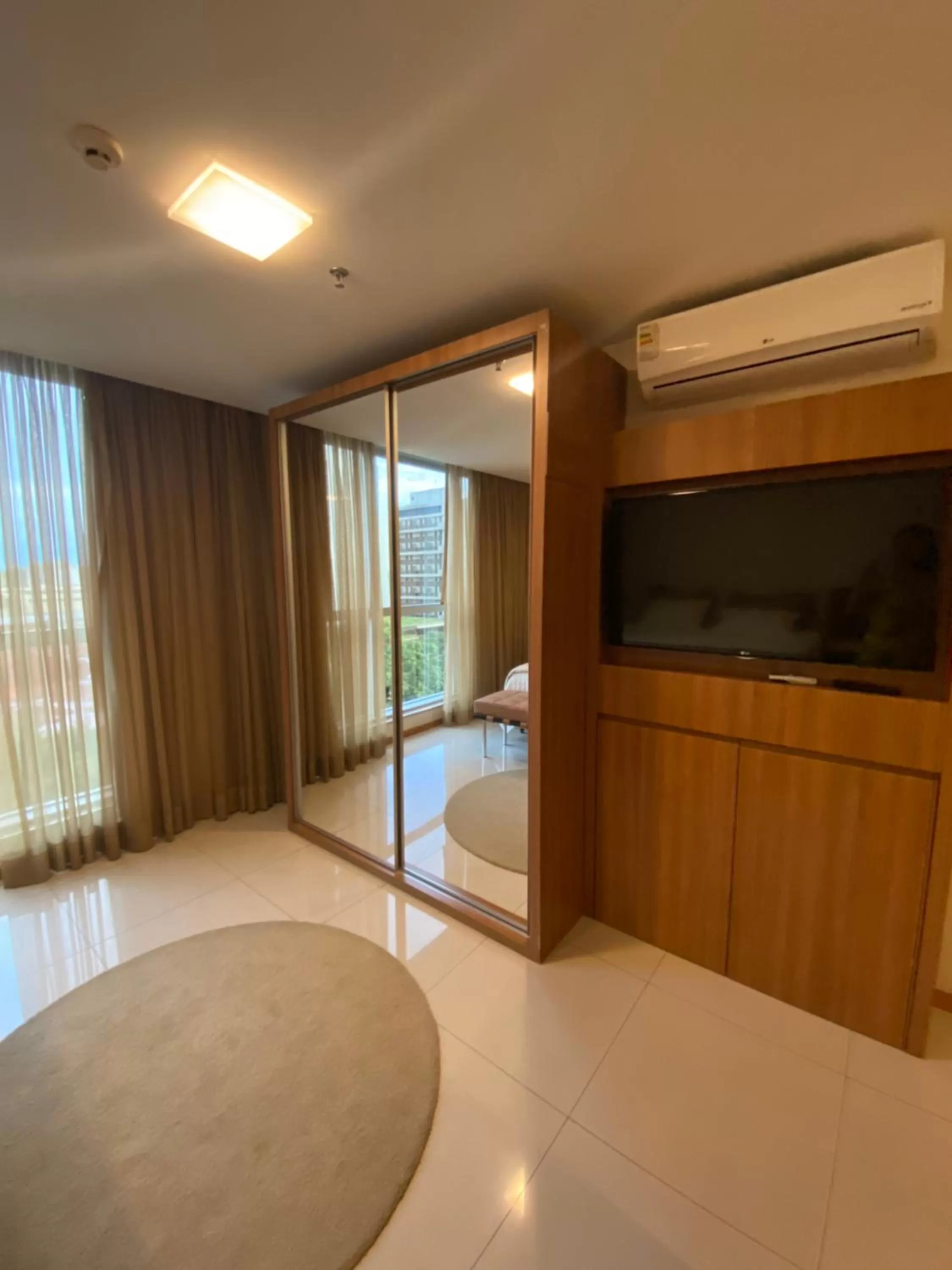 TV/Entertainment Center in Flat em Ed Jade hotel