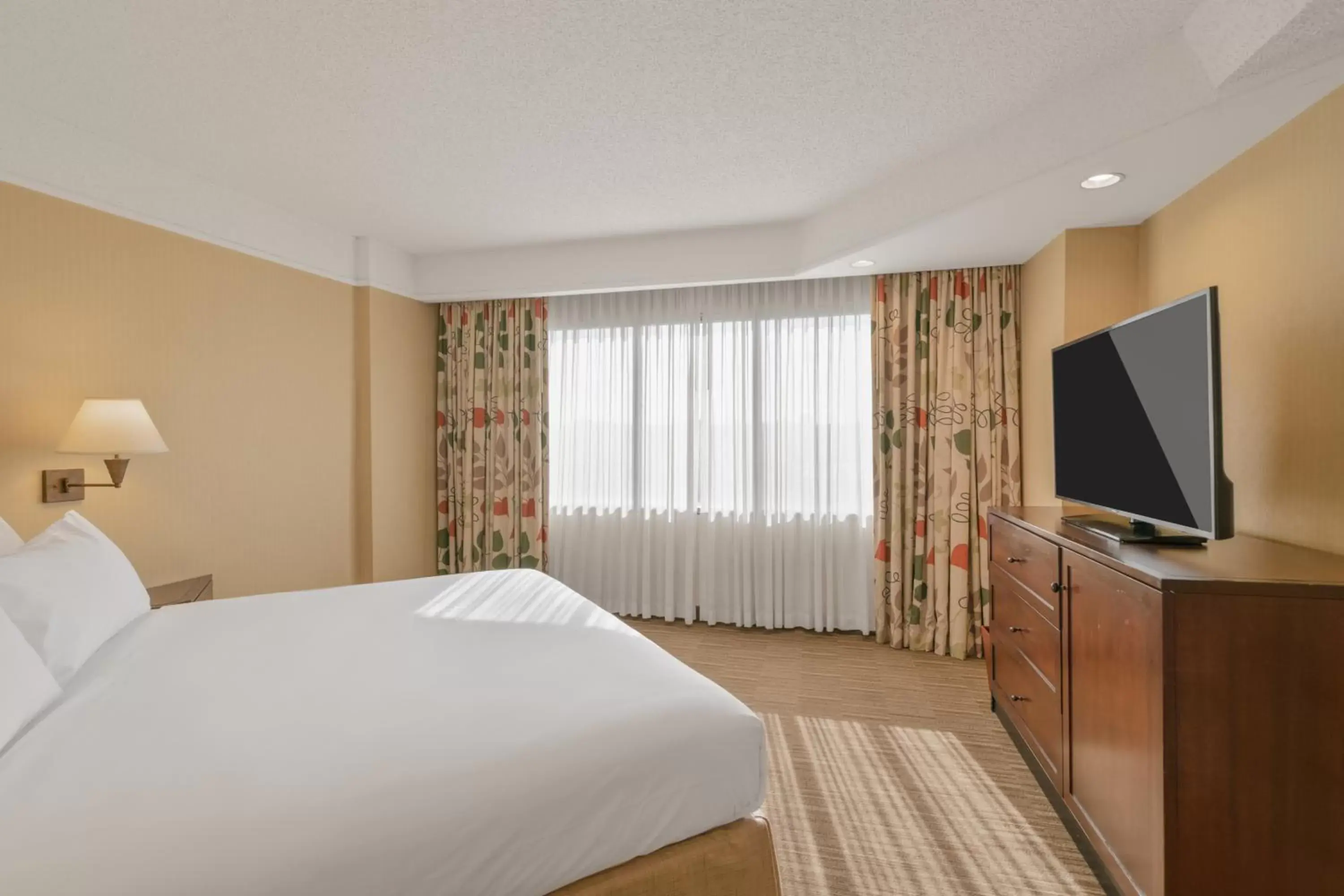 Bedroom, Bed in Harmony Suites Secaucus Meadowlands