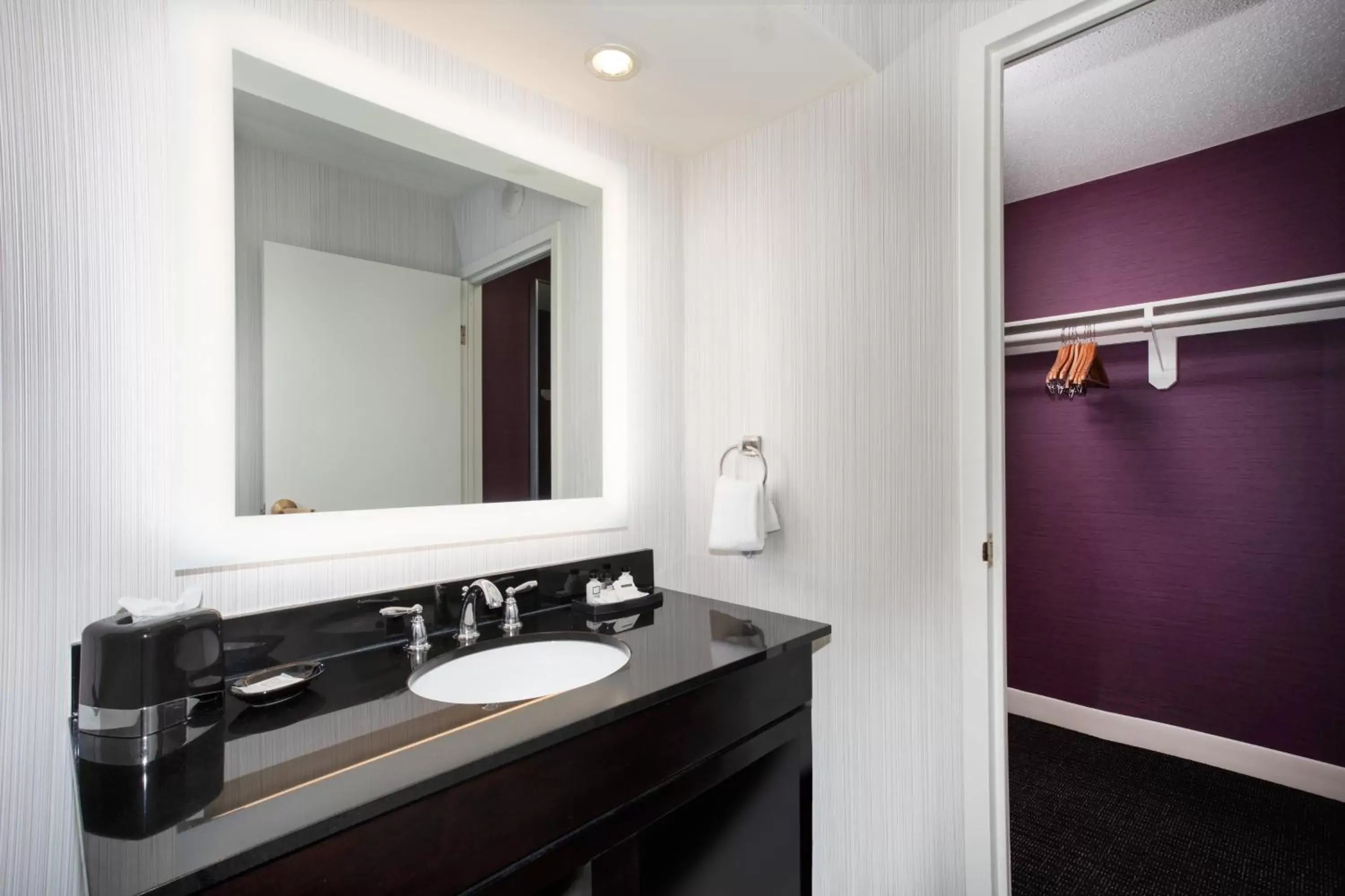 Bedroom, Bathroom in Crowne Plaza Kansas City Downtown, an IHG Hotel