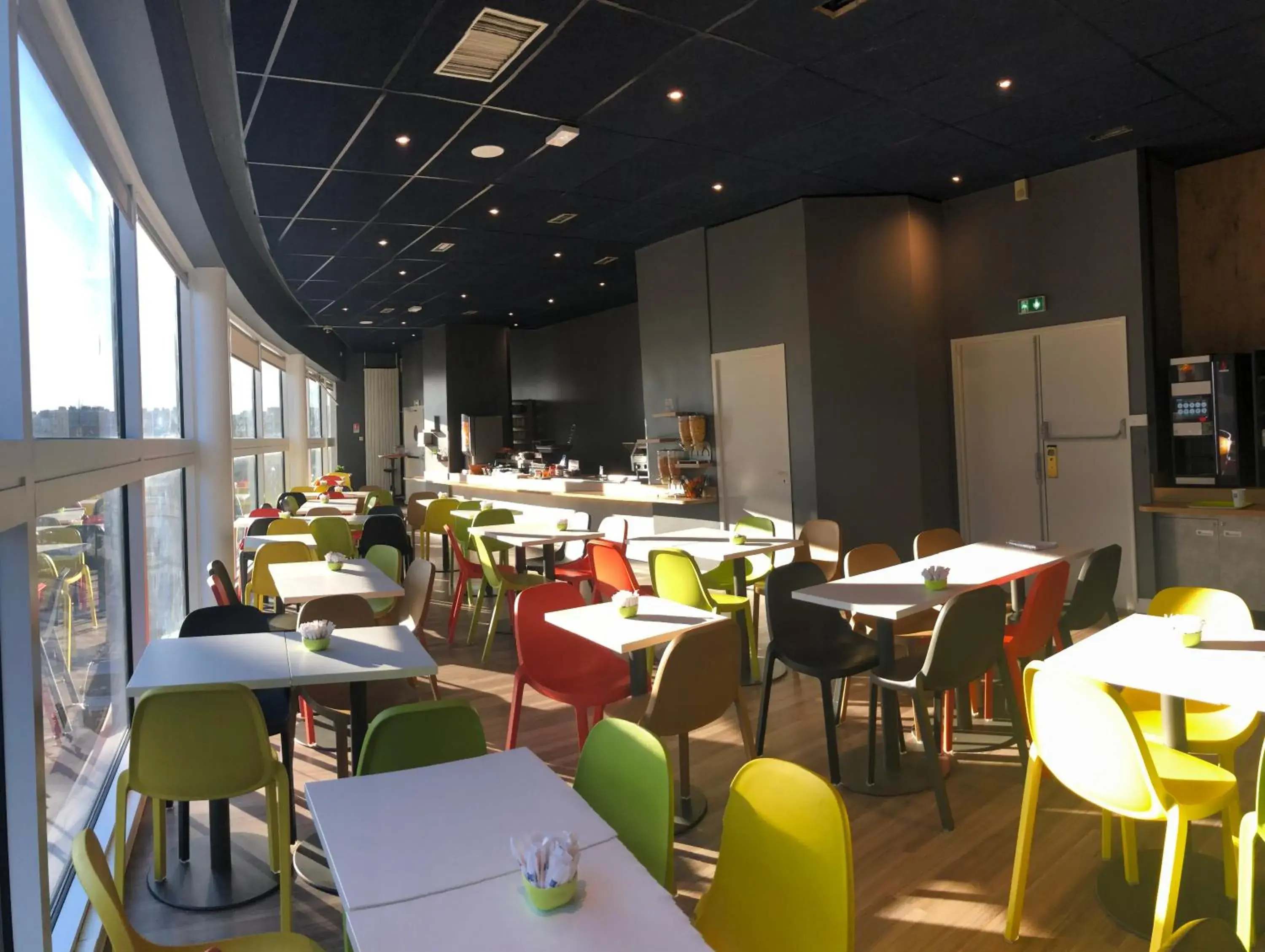 Restaurant/Places to Eat in ibis budget Paris Porte de Montreuil