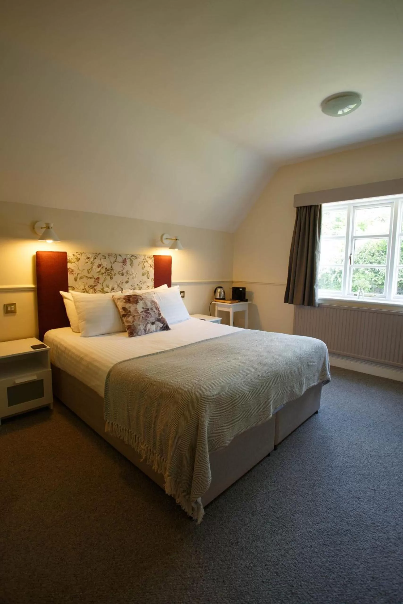 Bedroom, Bed in The Egerton Arms