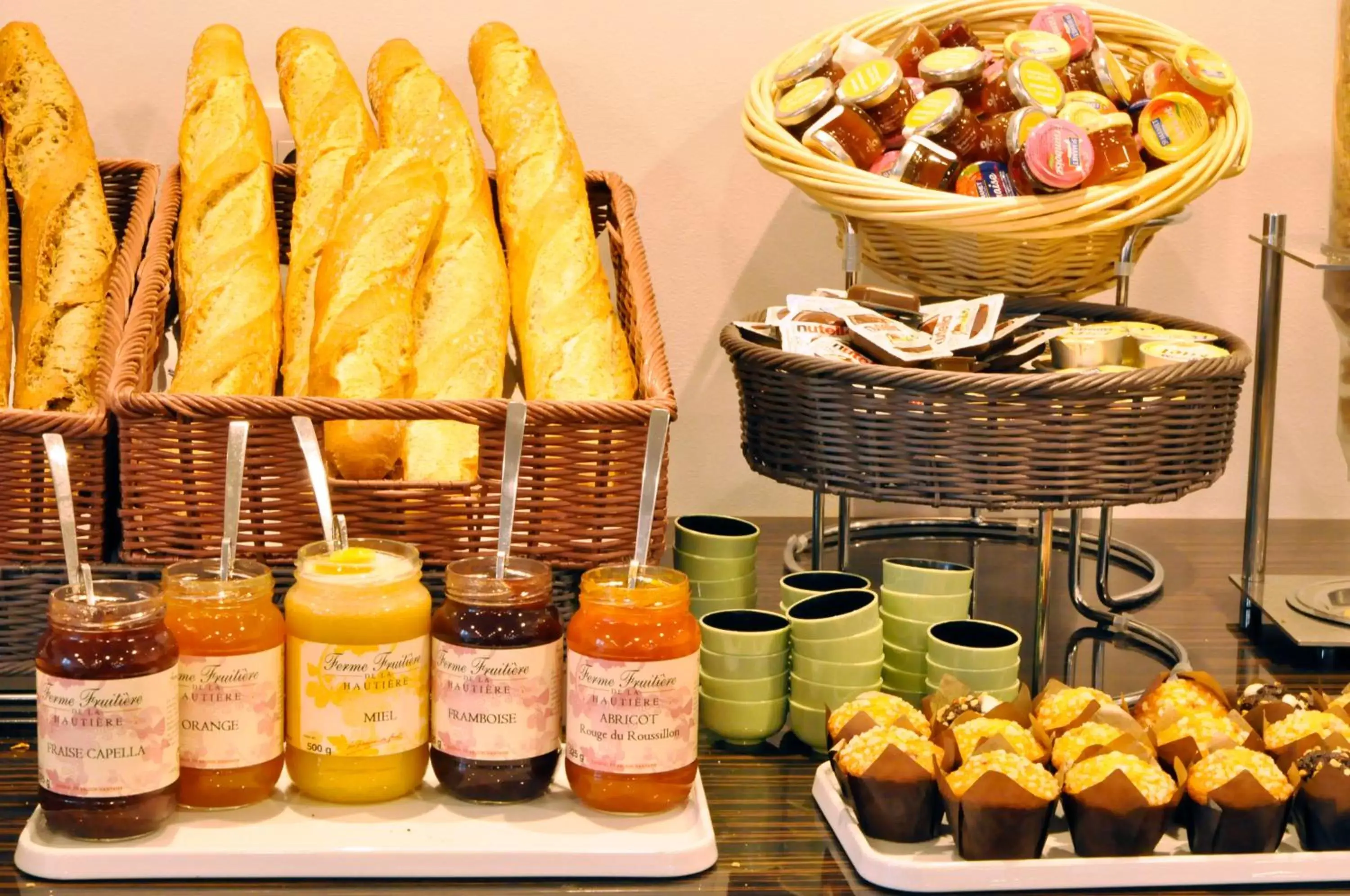 Breakfast, Food in Golden Tulip Nantes Carquefou Suite
