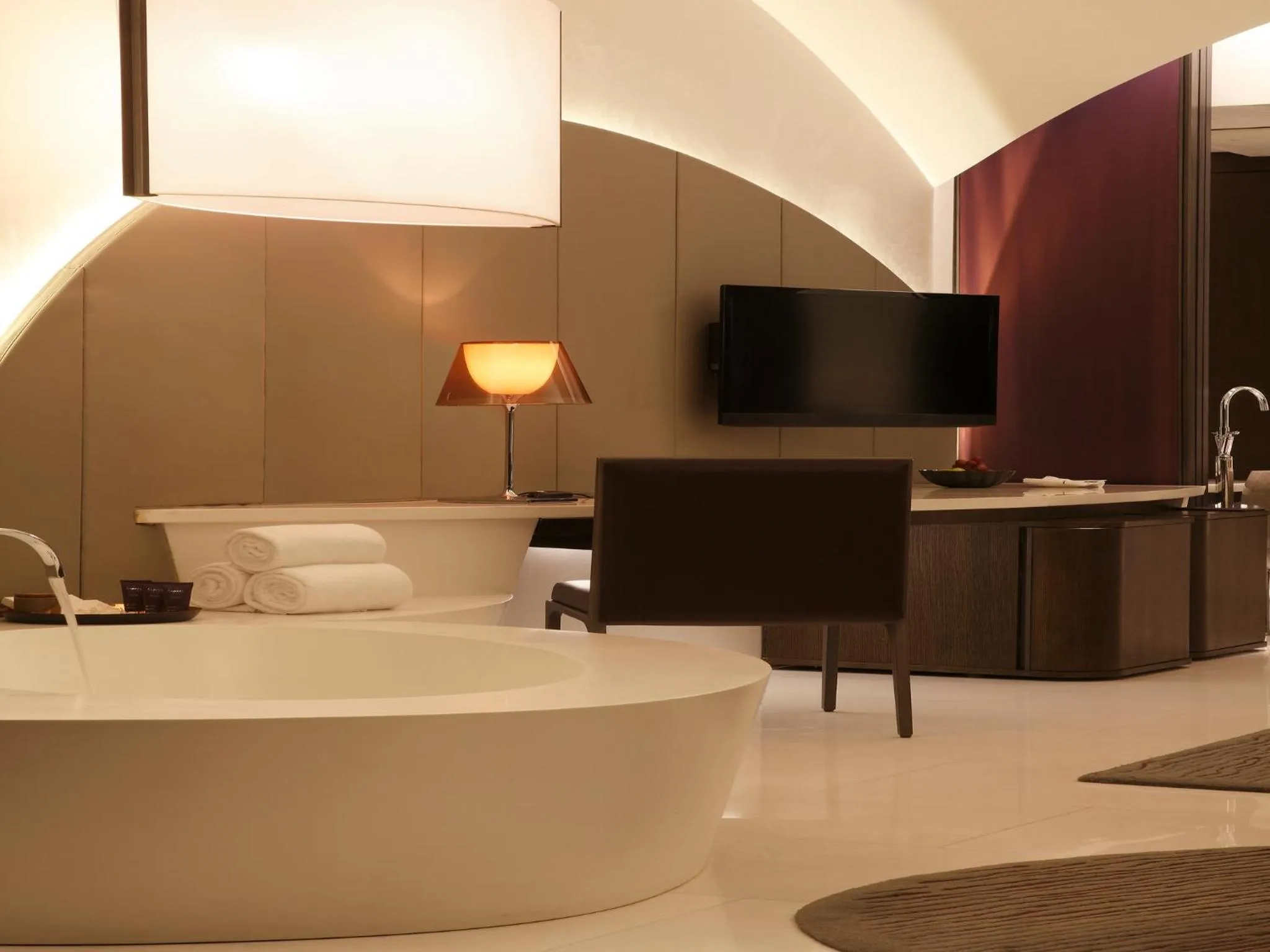 Photo of the whole room, Bed in The Roseate