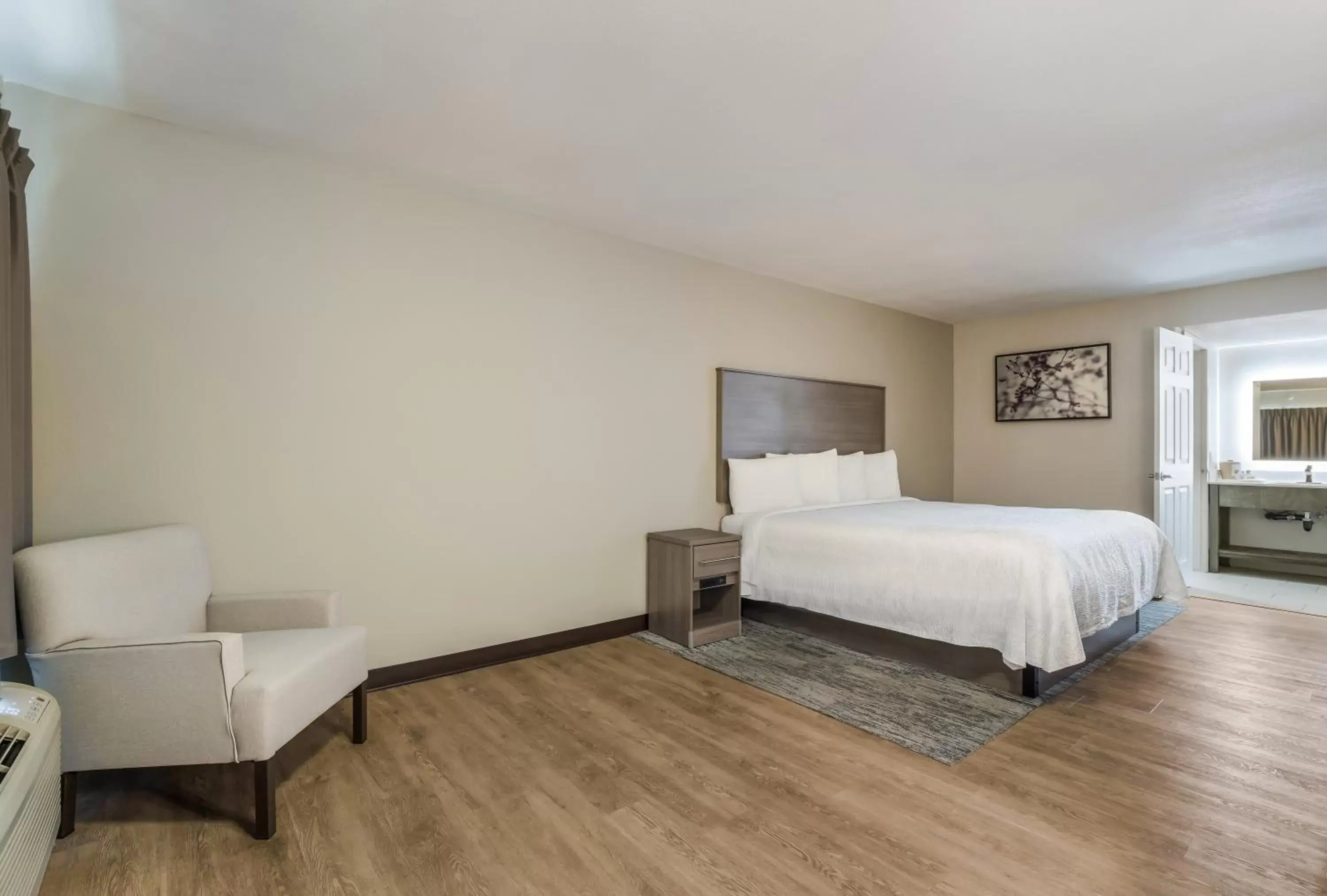 Photo of the whole room, Bed in Days Inn by Wyndham Chula Vista-San Diego