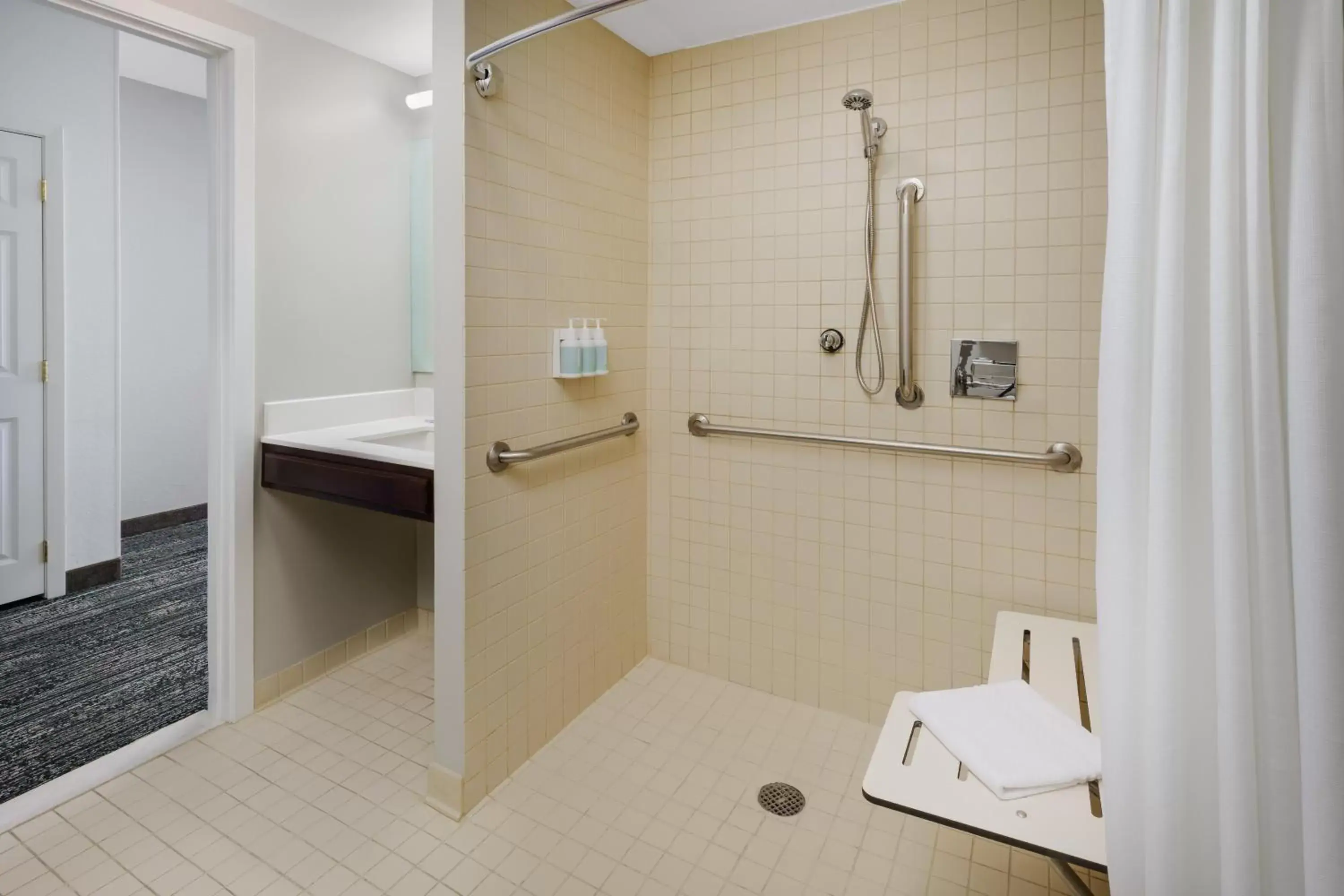 Bathroom in TownePlace Suites Manchester-Boston Regional Airport