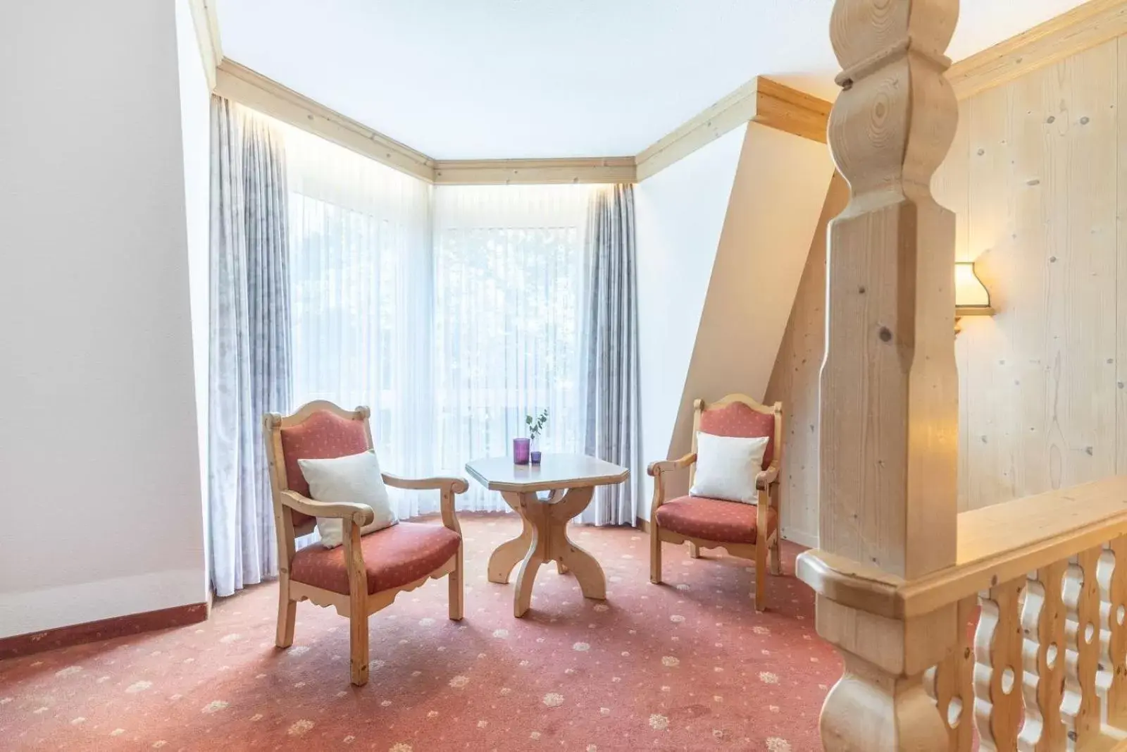 Photo of the whole room, Seating Area in Select Hotel Elisenhof Mönchengladbach