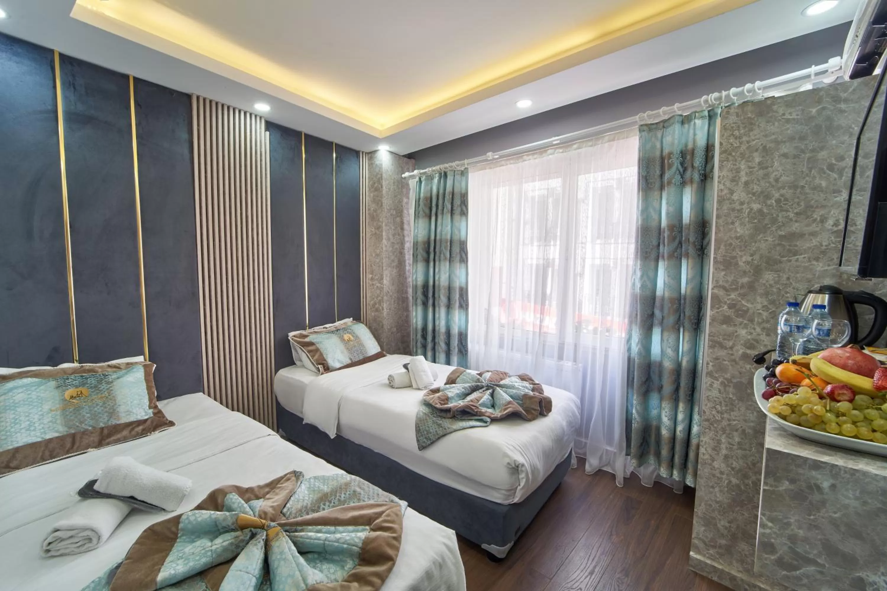 Photo of the whole room, Bed in Istanbul Sirkeci Hotel