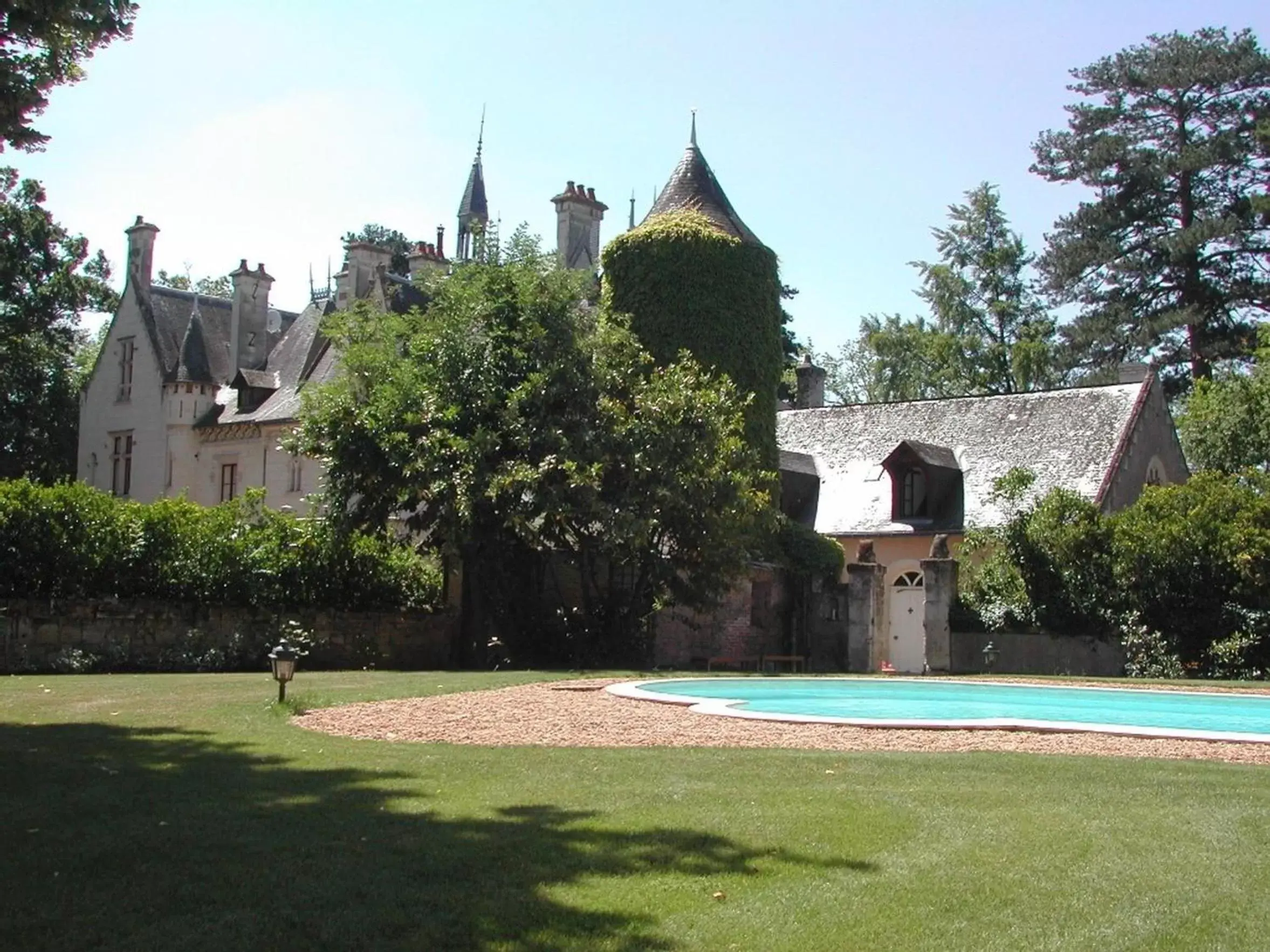 Facade/entrance, Swimming Pool in Château de Nazé