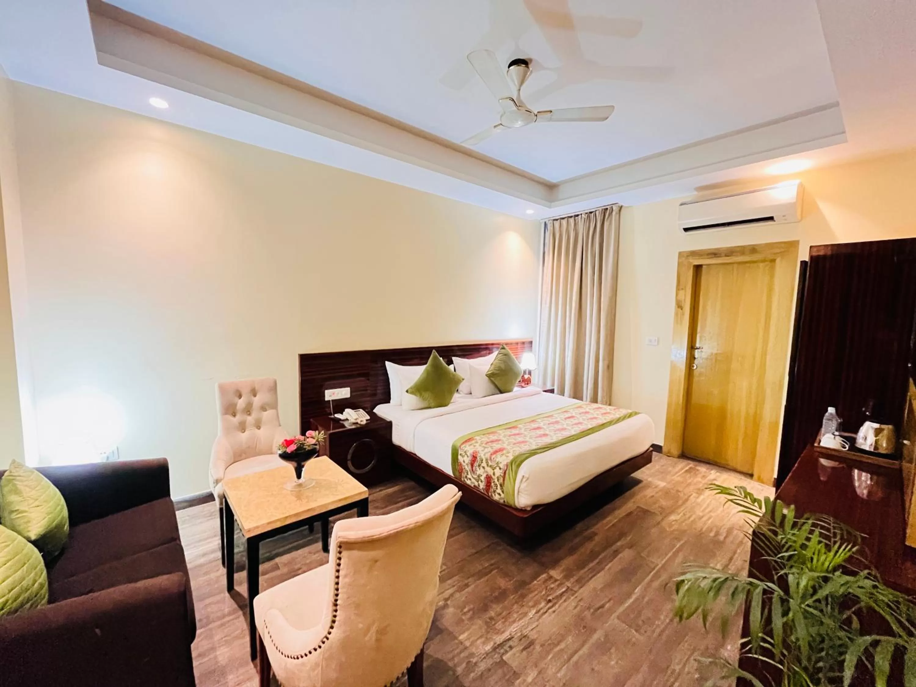 Bed in Hotel Banz near Delhi Airport