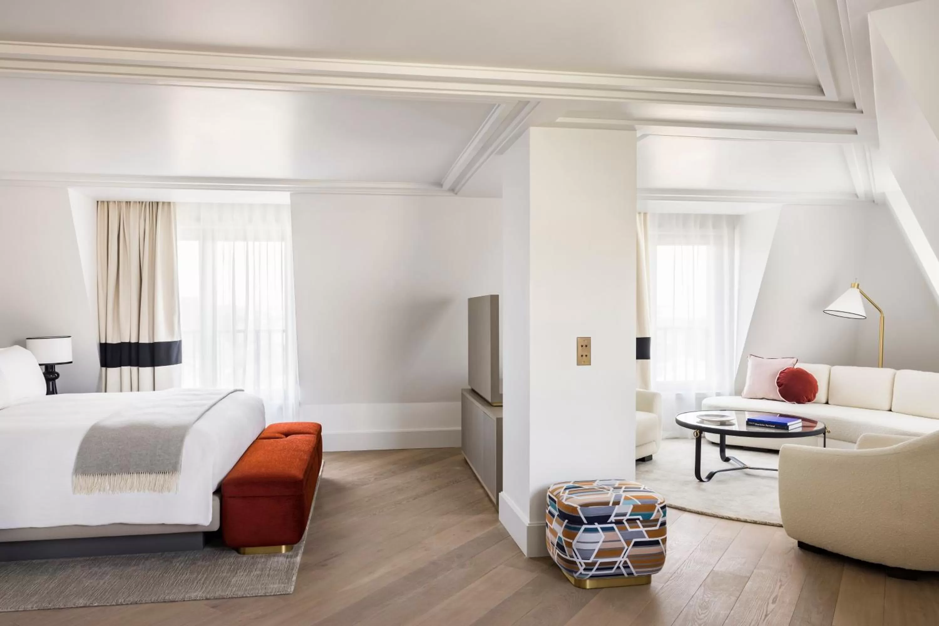 Photo of the whole room, Bed in Kimpton - St Honoré Paris by IHG