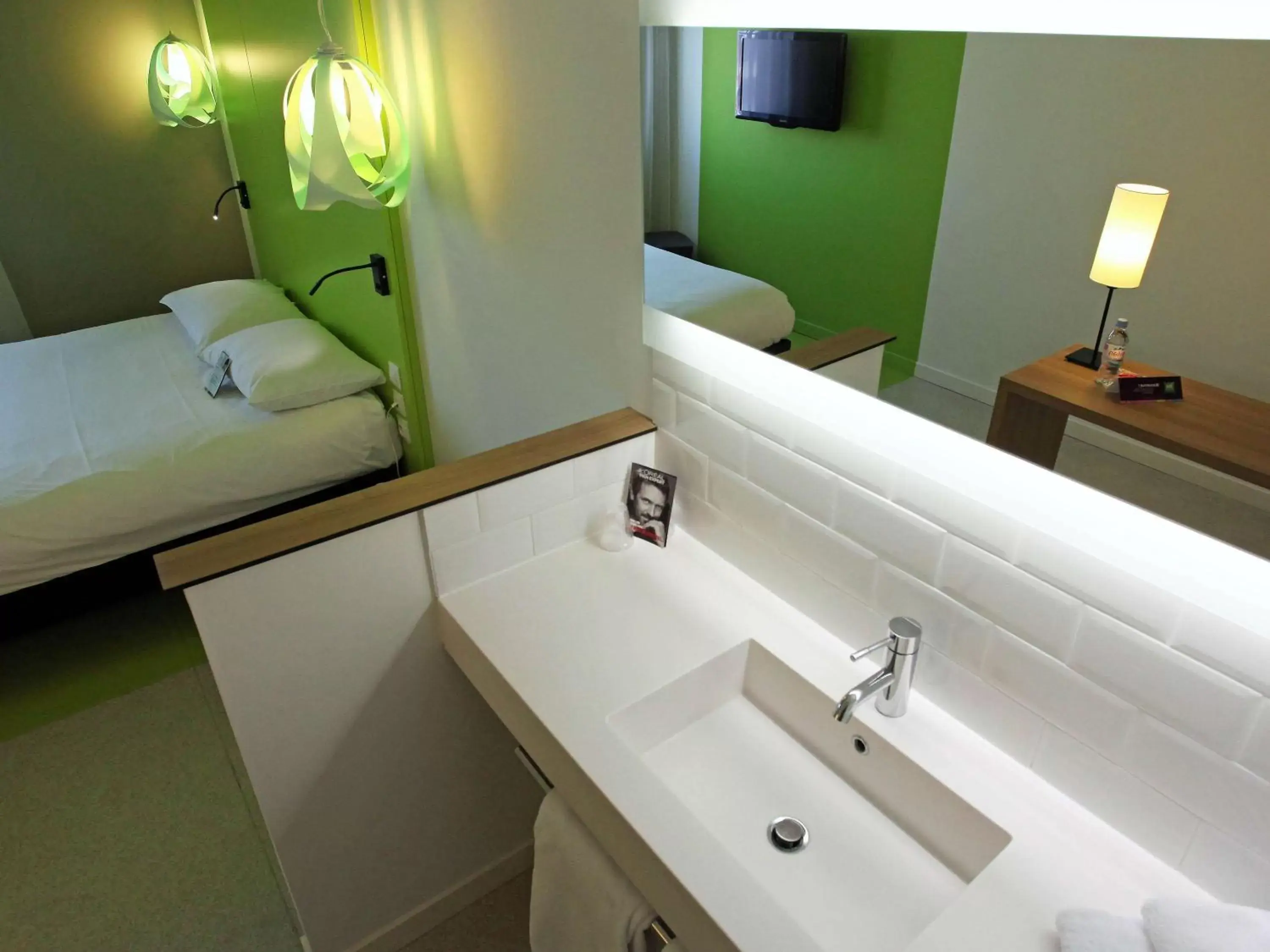 Bathroom in ibis Styles Nimes Gare Centre