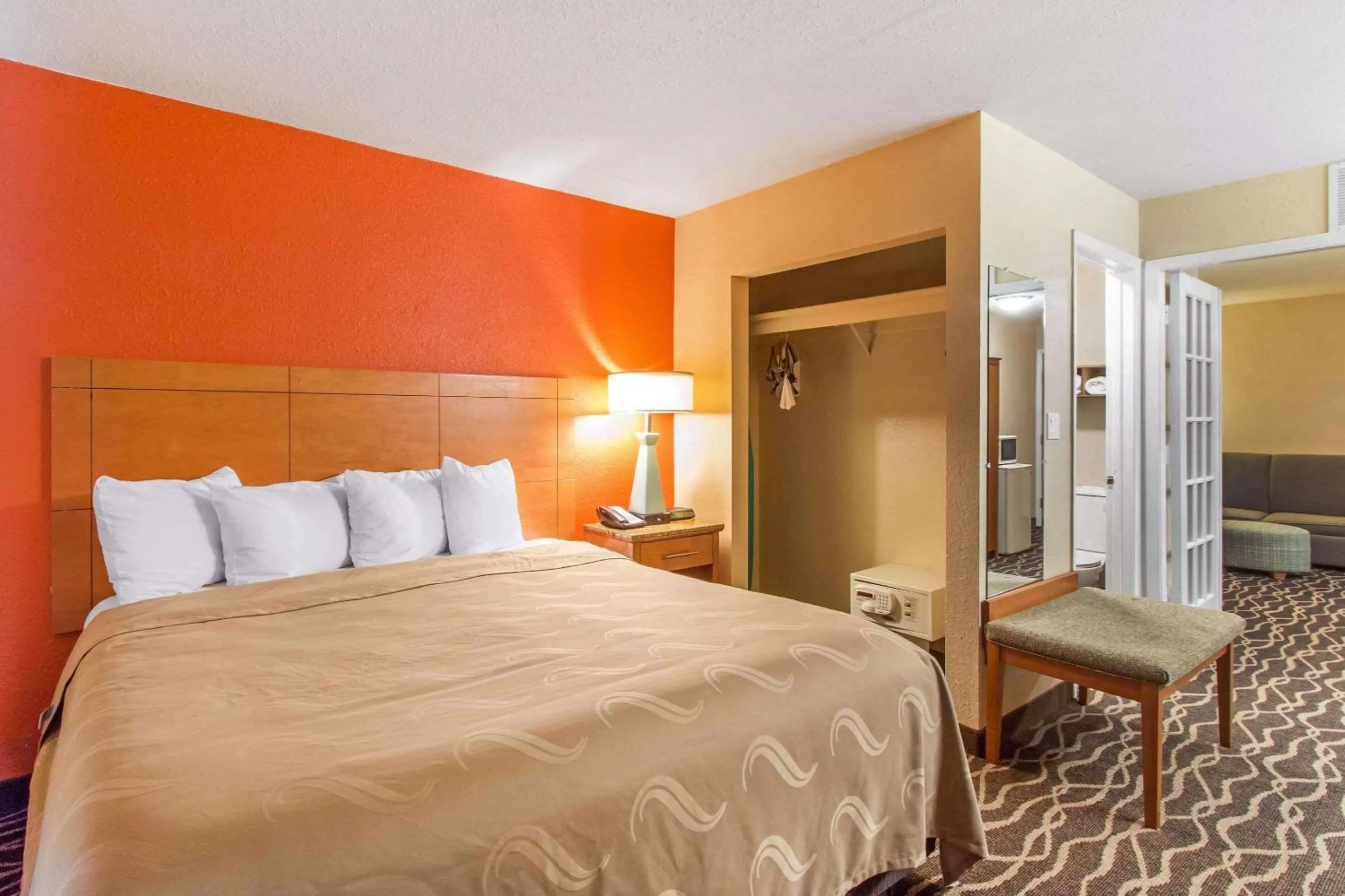 Photo of the whole room, Bed in Quality Inn & Suites I-35 near Frost Bank Center