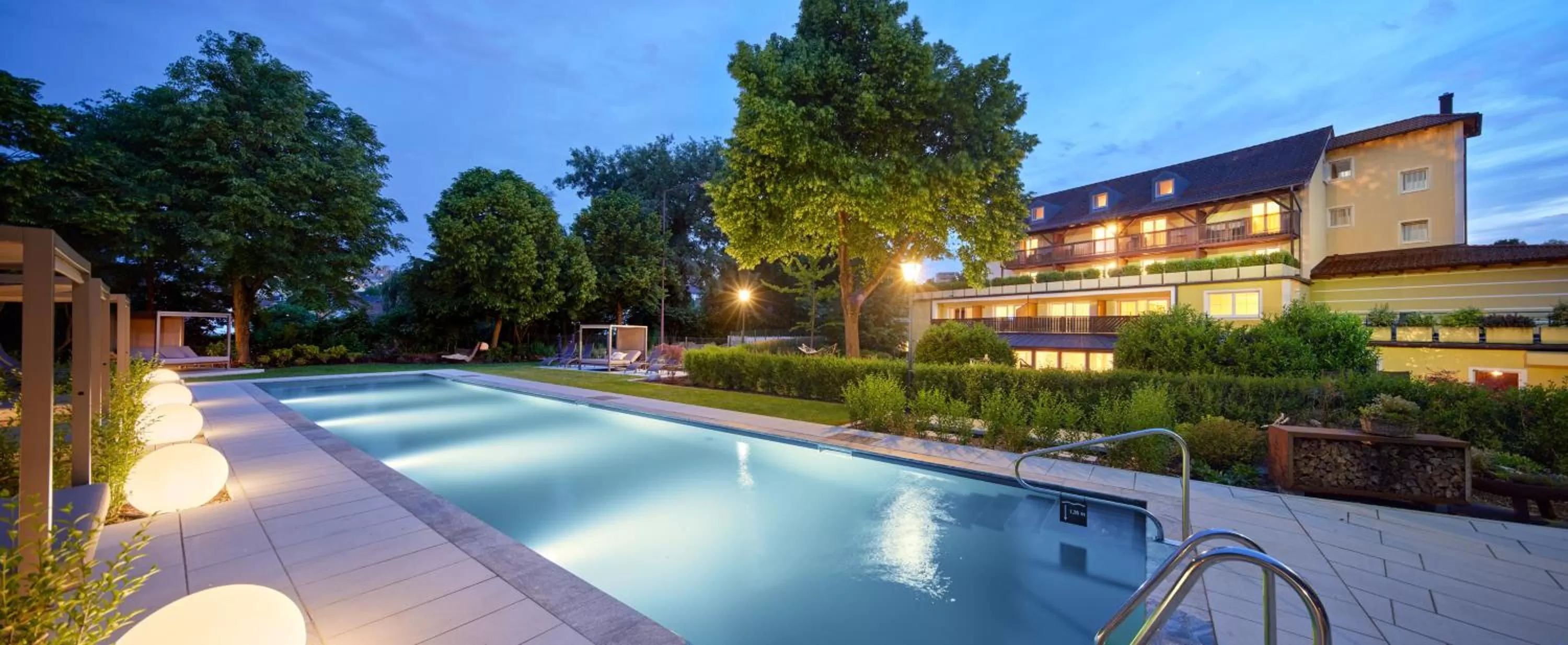 Swimming pool in Garden & SPA Hotel Das Götzfried