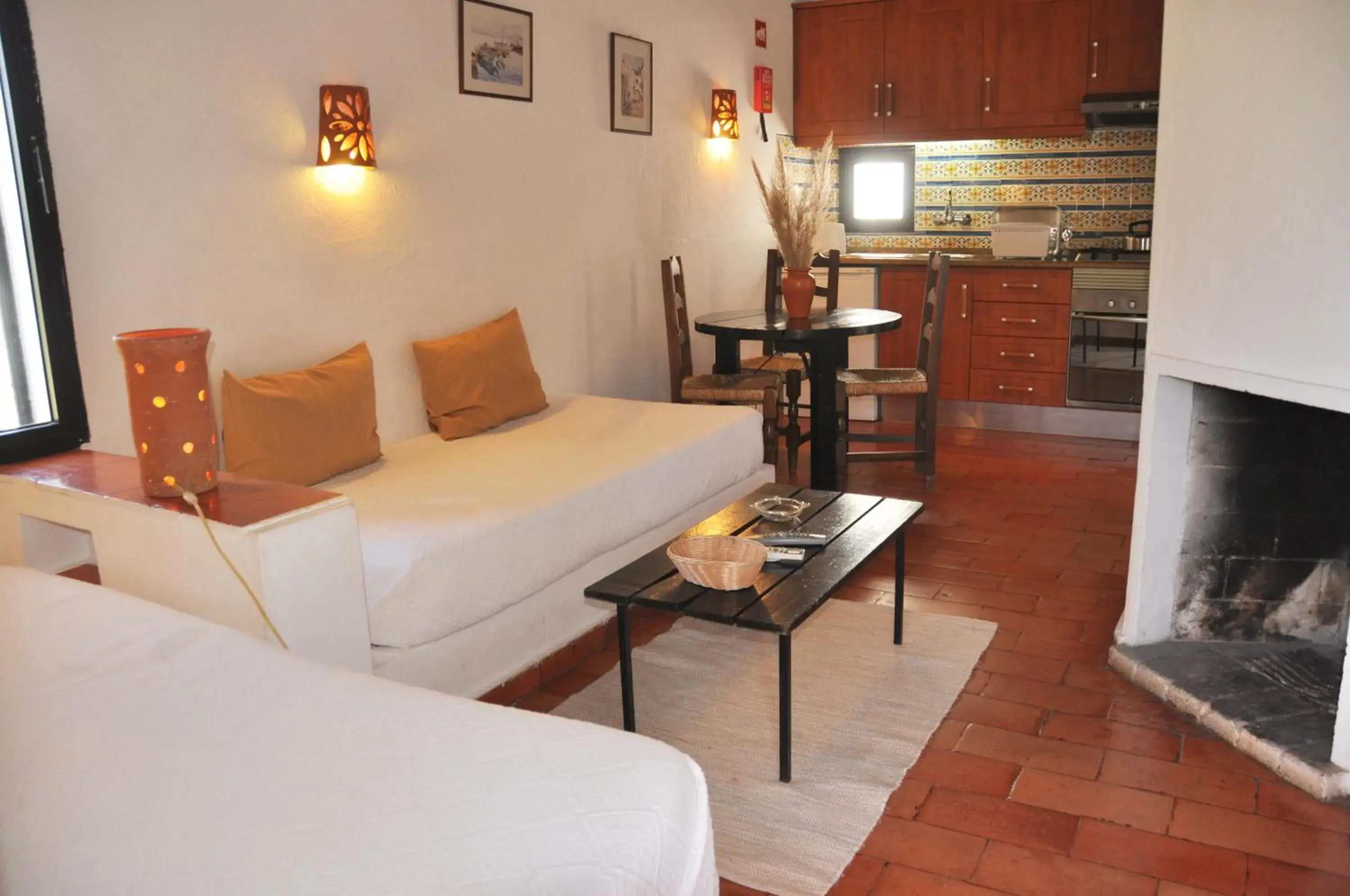 Kitchen or kitchenette, Bed in Pedras Da Rainha