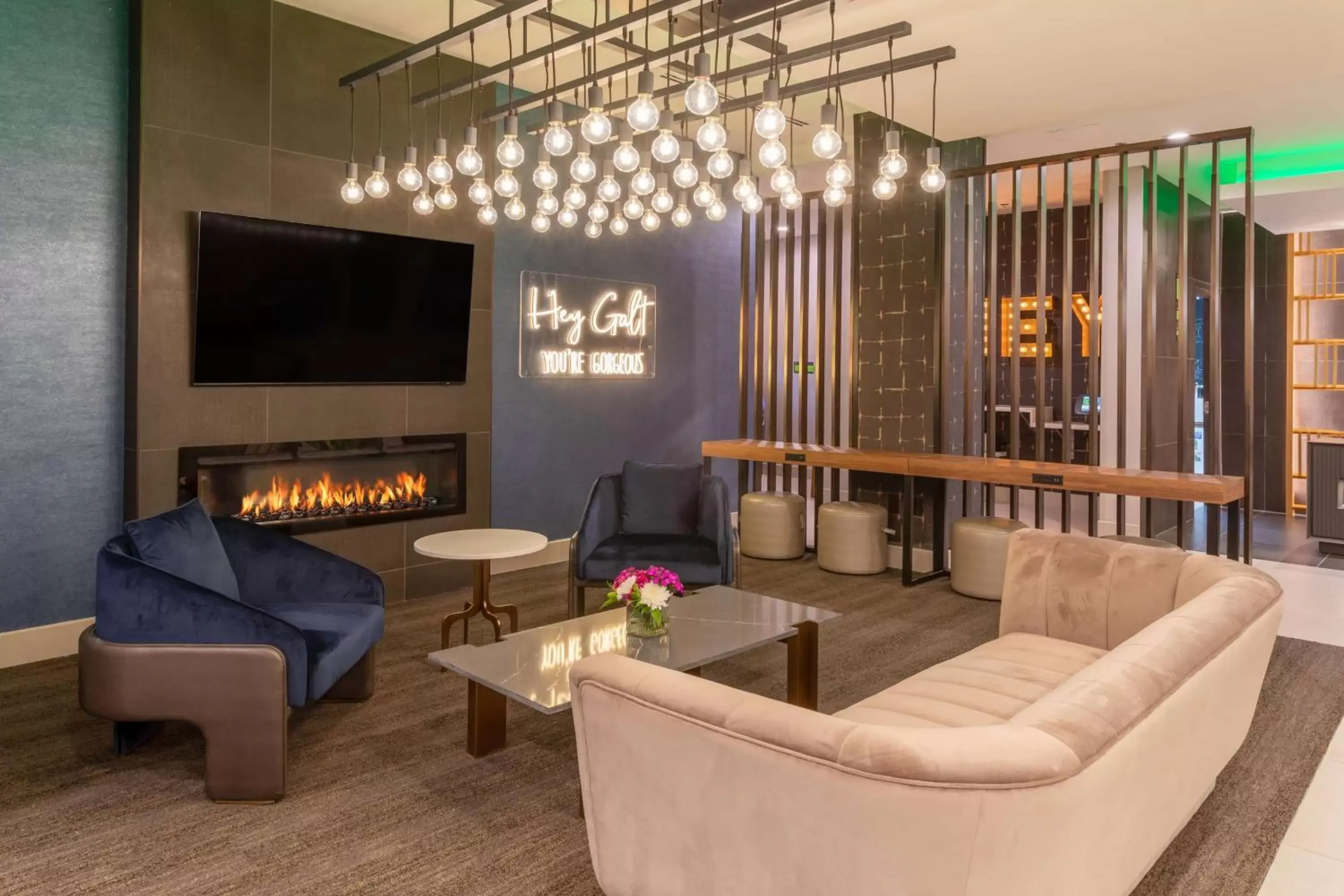 Lobby or reception, Seating Area in La Quinta Inn & Suites by Wyndham Galt Lodi North