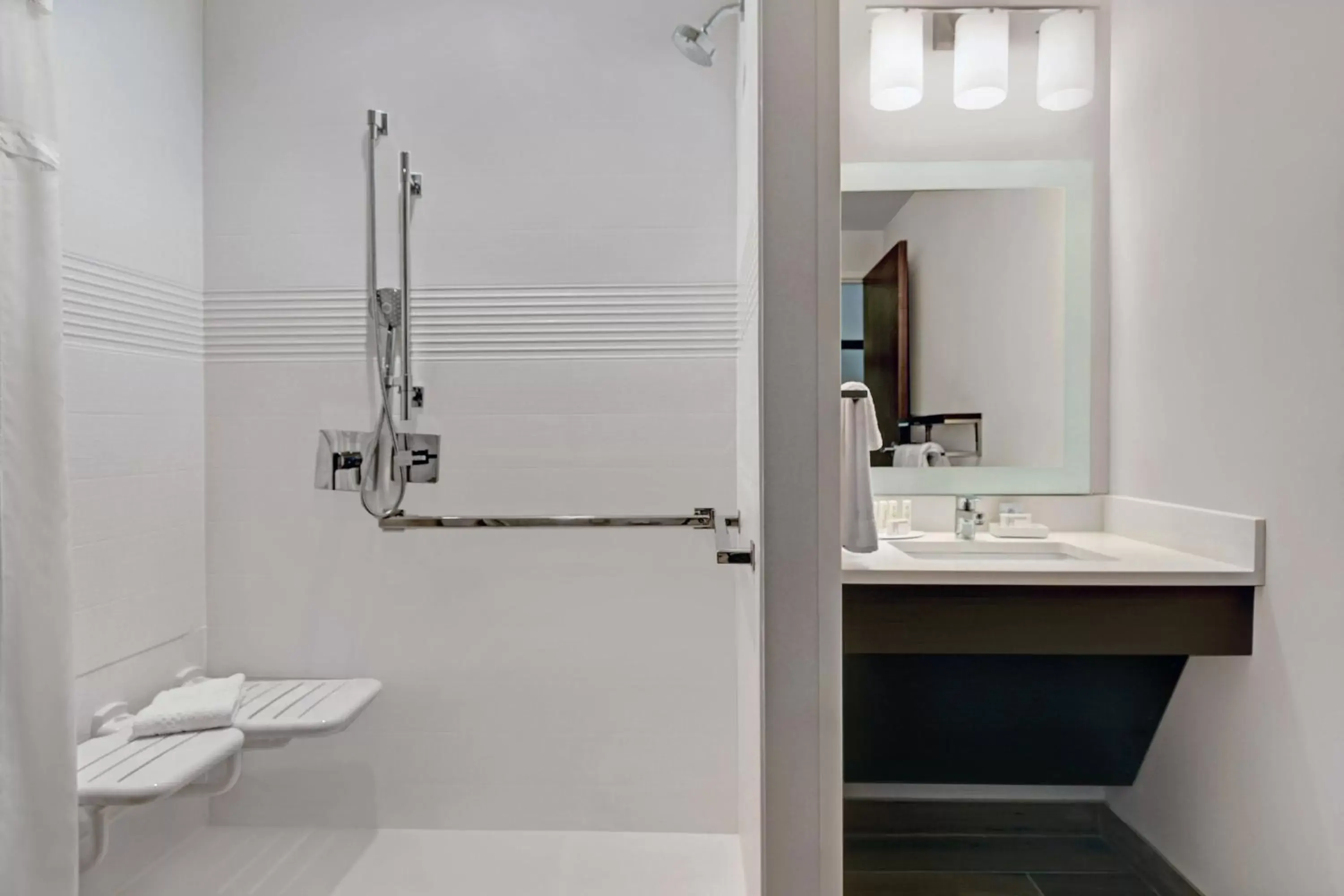 Bathroom in TownePlace Suites by Marriott Columbus Dublin