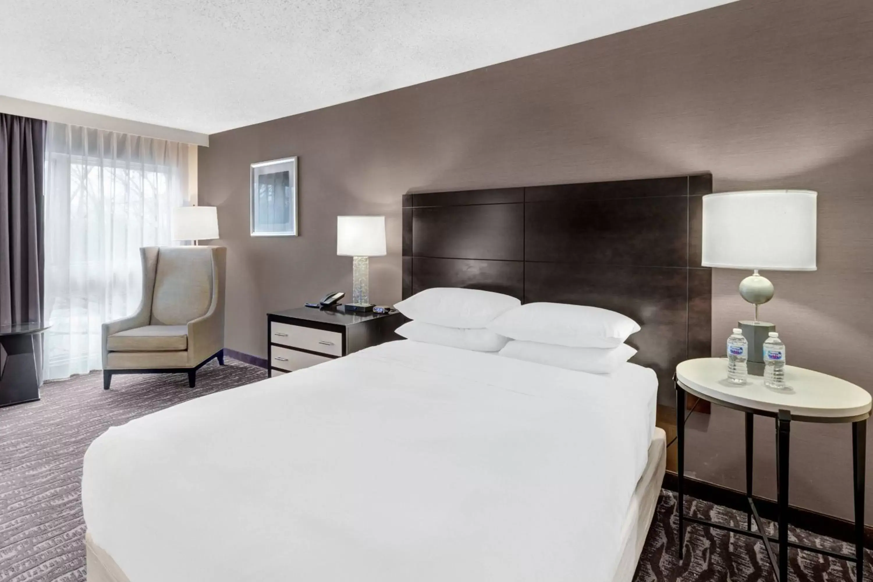 Photo of the whole room, Bed in Delta Hotels by Marriott Baltimore North