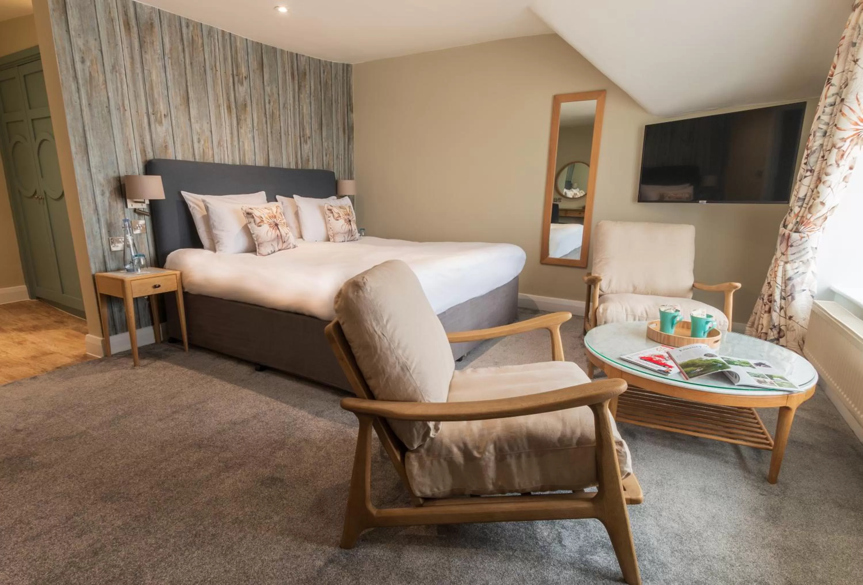 Photo of the whole room, Bed in The Brudenell