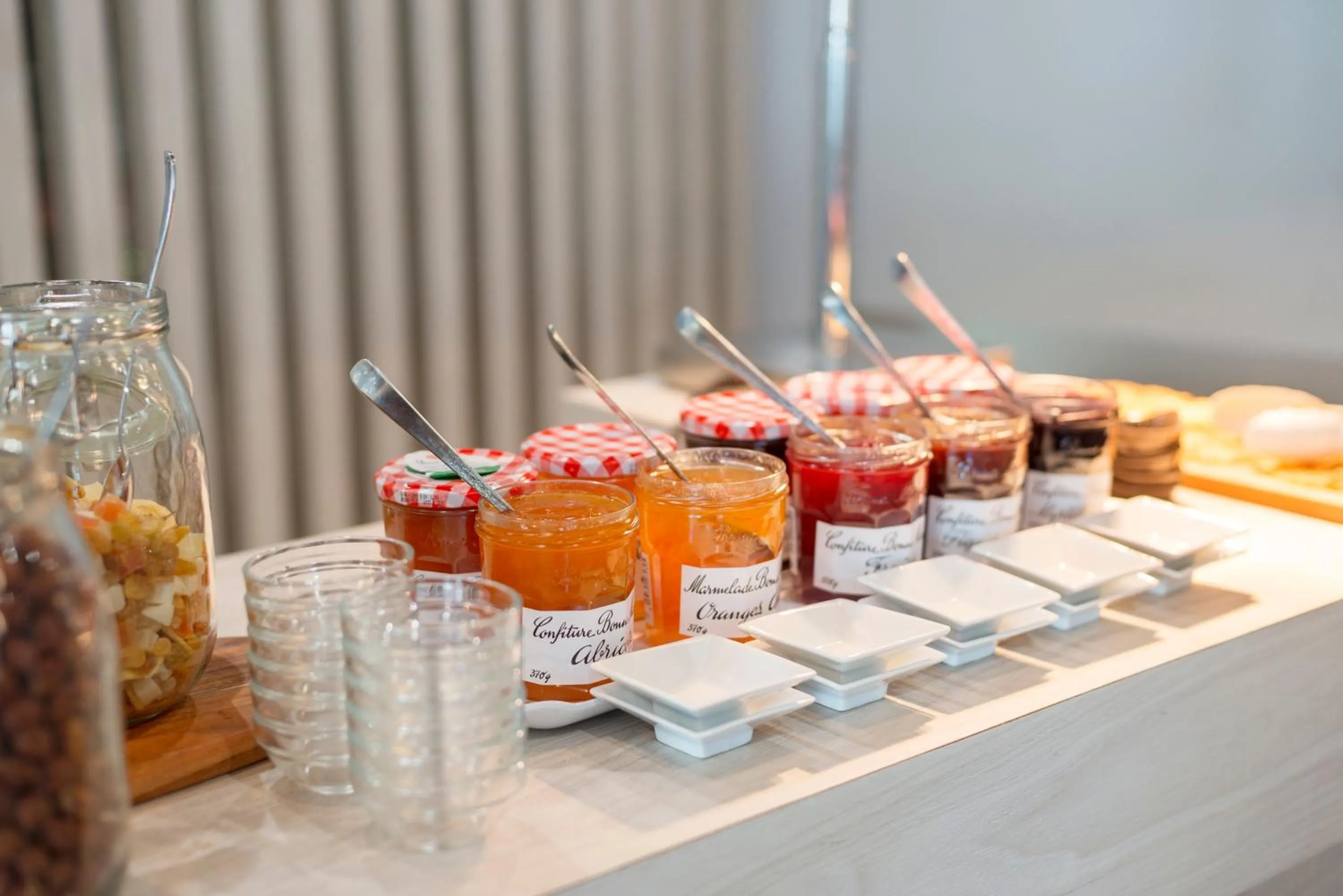 Restaurant/places to eat in Holiday Inn Express Paris - Velizy by IHG