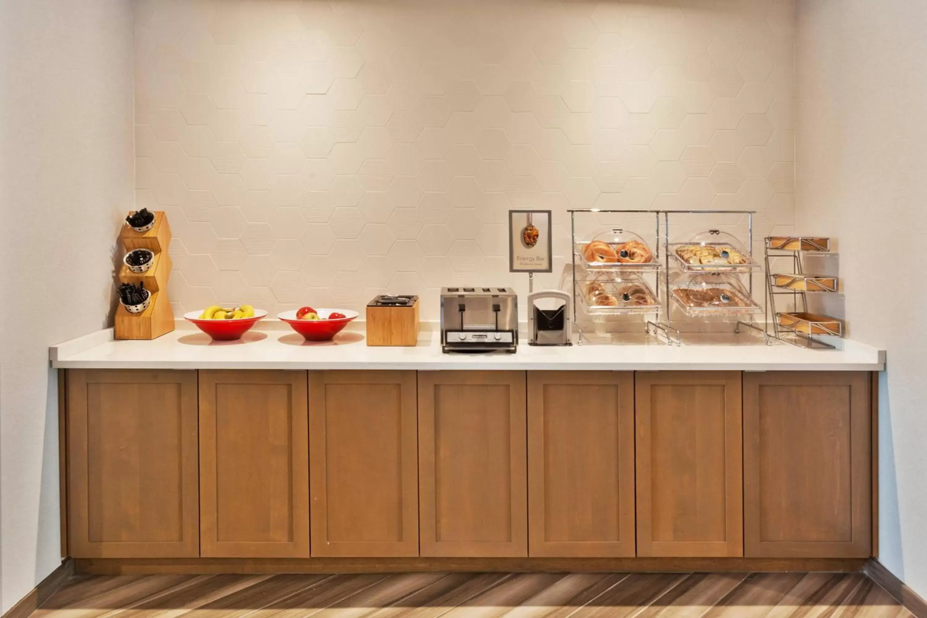 Breakfast, Kitchen/Kitchenette in Fairfield Inn & Suites by Marriott Birmingham Colonnade