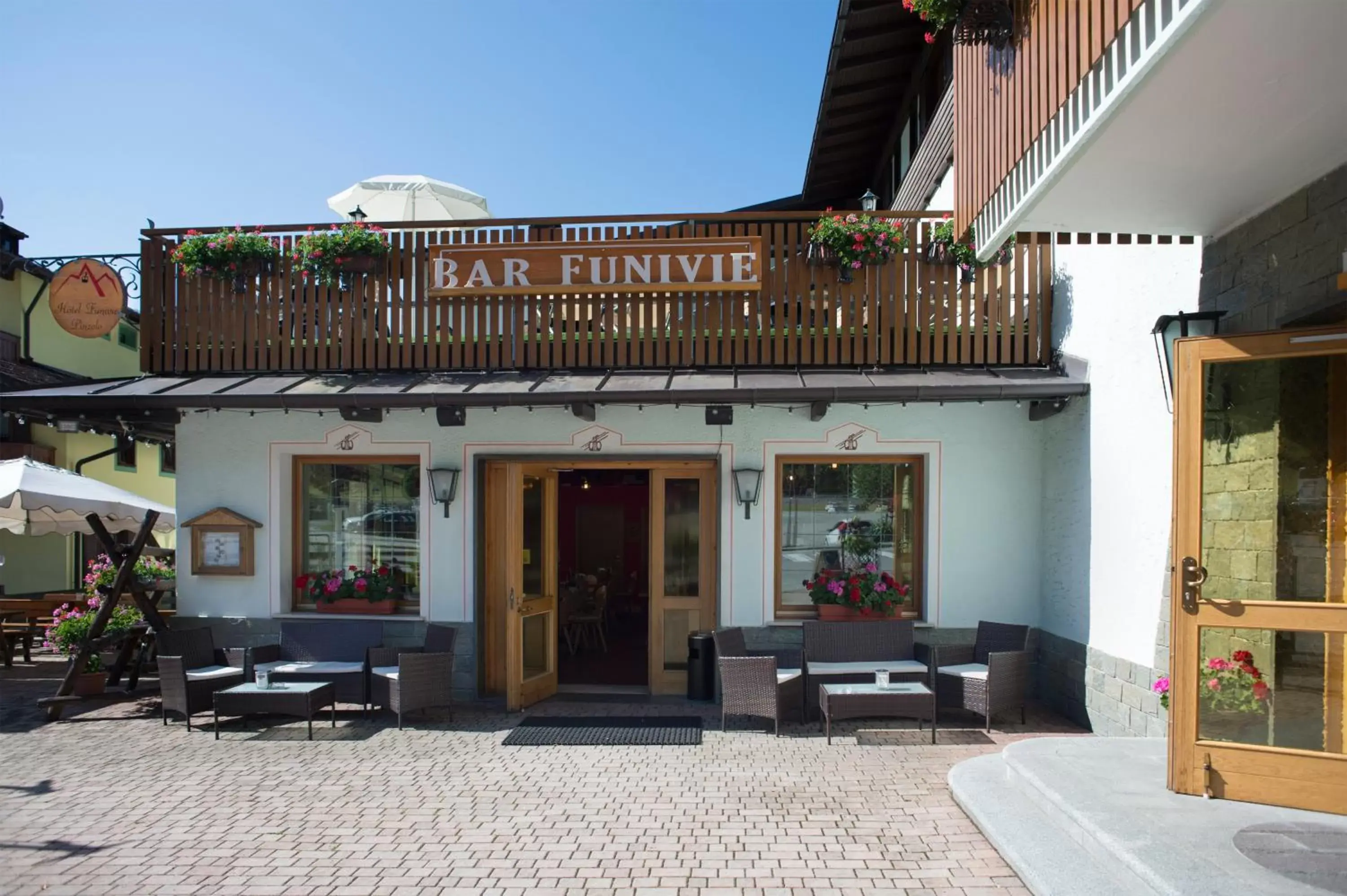 Facade/entrance in Casteluce Hotel Funivie