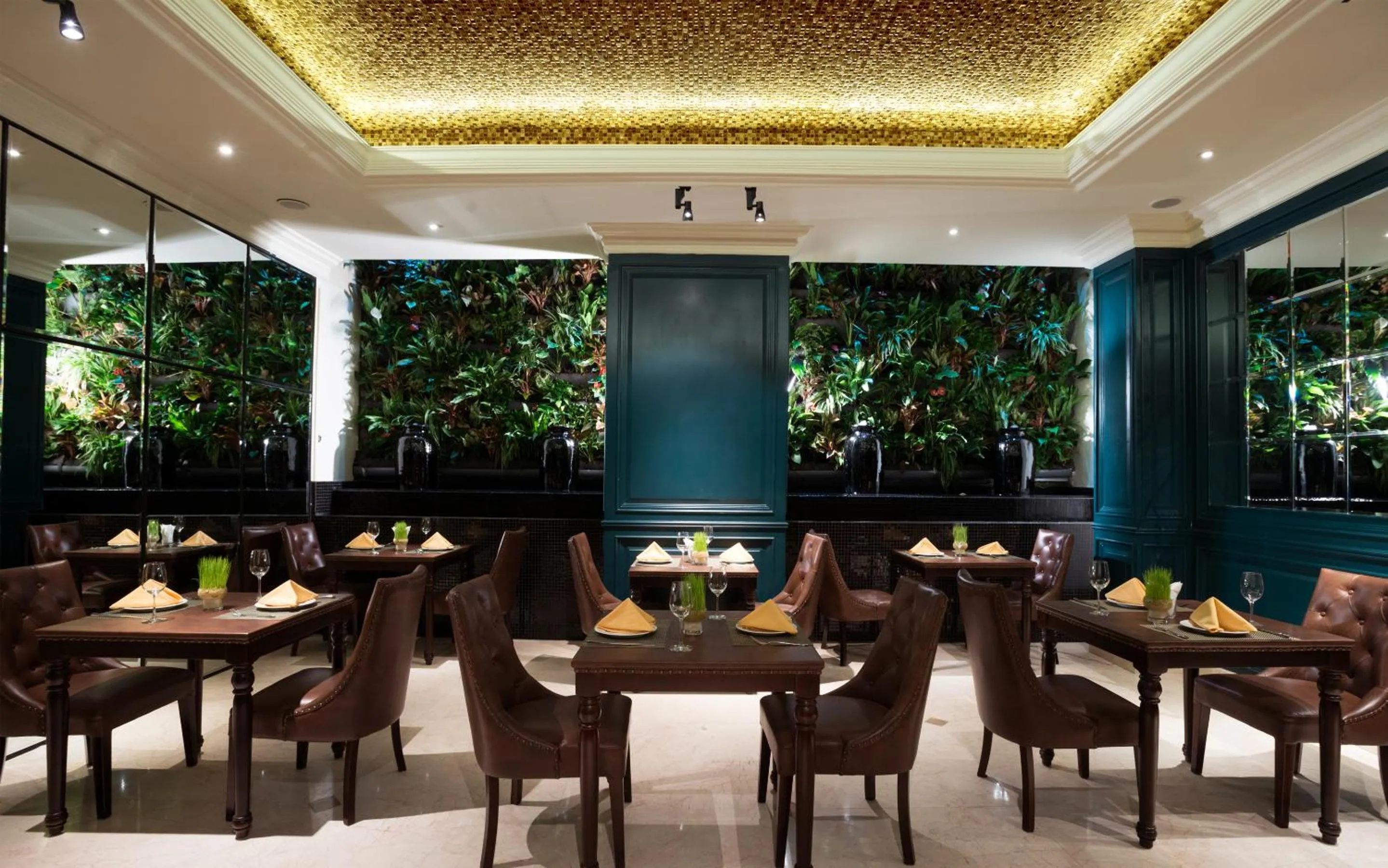 Restaurant/places to eat in Silverland Jolie Hotel