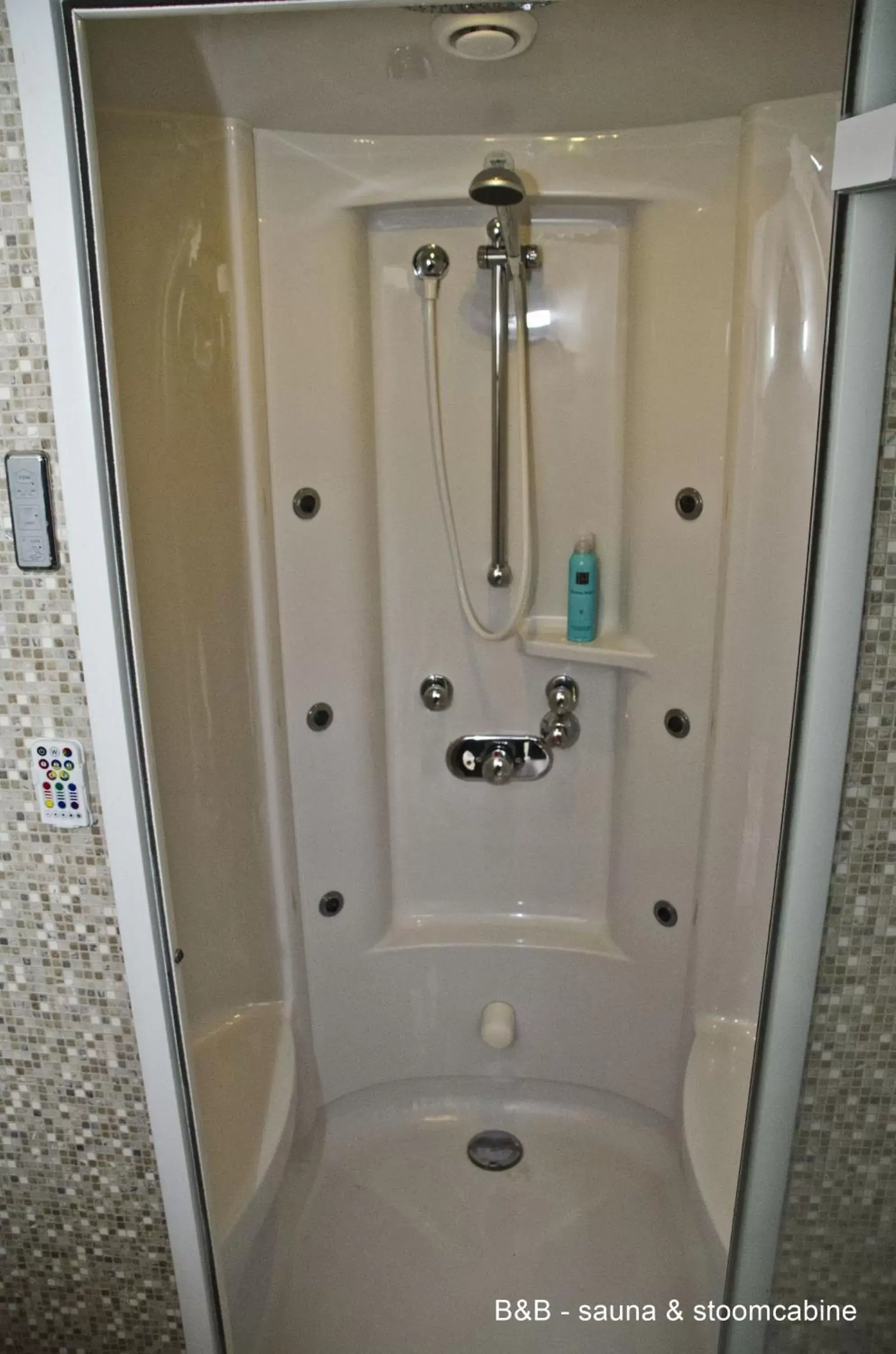 Shower, Bathroom in Slapen in Dordrecht