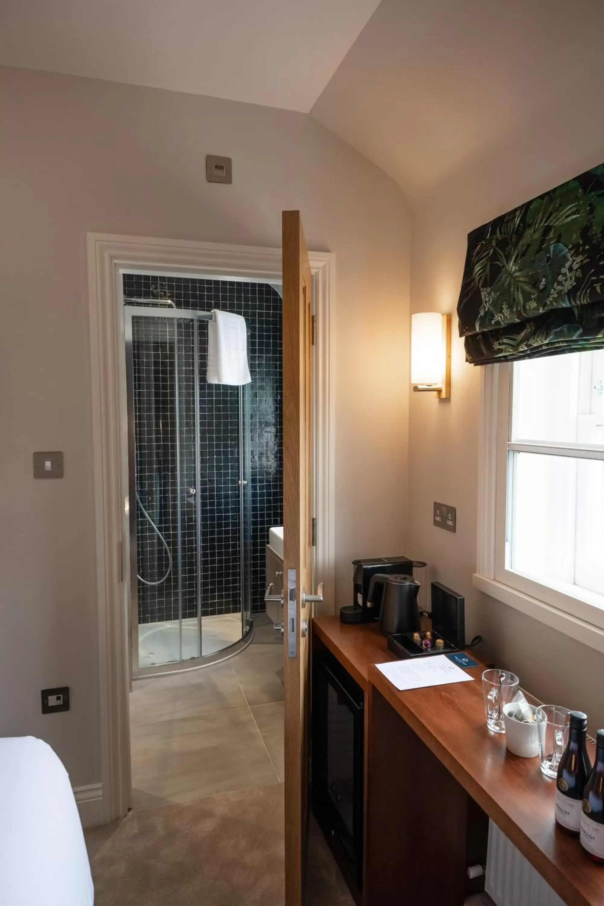 Shower, Bathroom in The Kings Arms