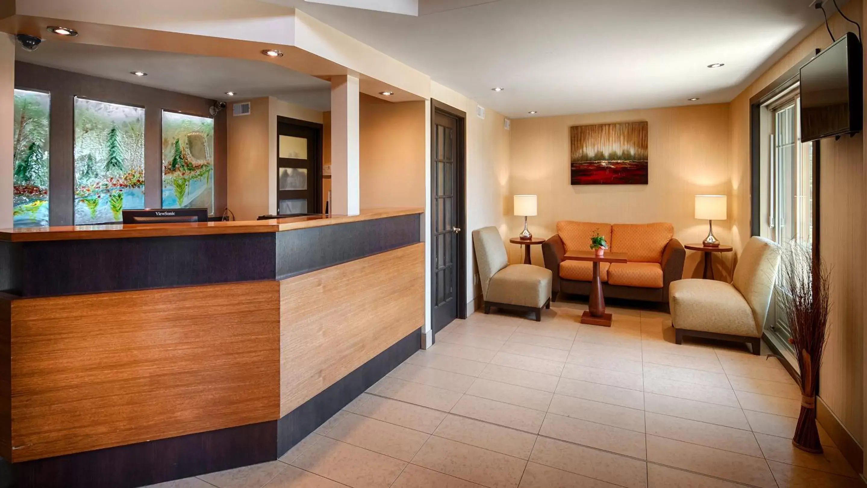 Lobby or reception, Lounge/Bar in Best Western Plus Mont-Laurier